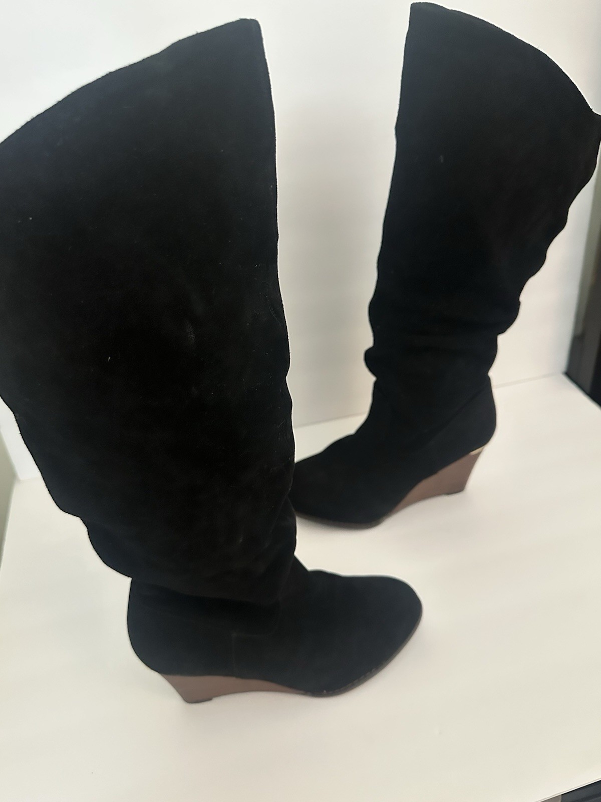 Volatile Women’s Black Suede Knee-High Wedge Boots Round Toe Side Zip 7.5M