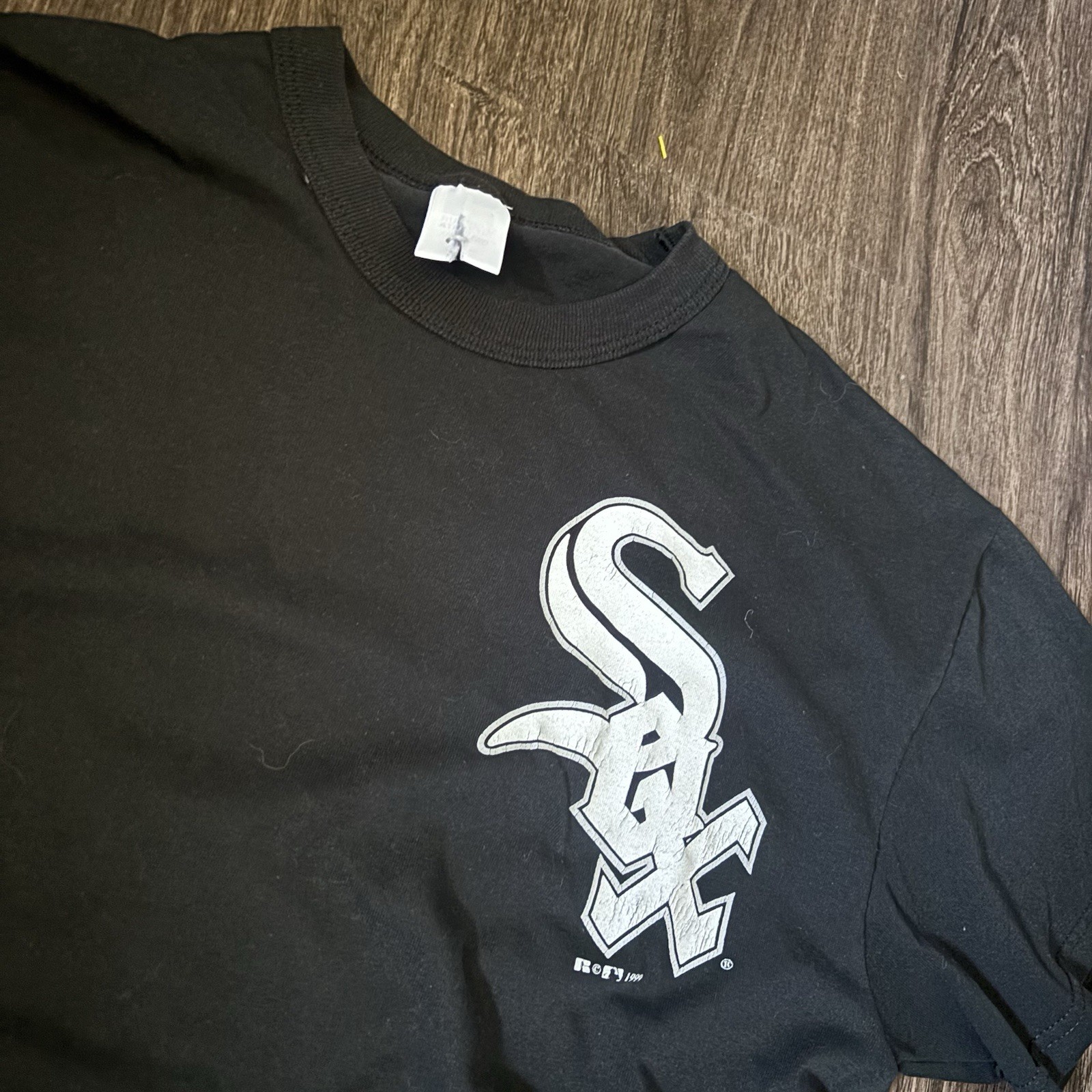 1999 vintageMen’s Black Short Sleeve Graphic Print white sox T-Shirt