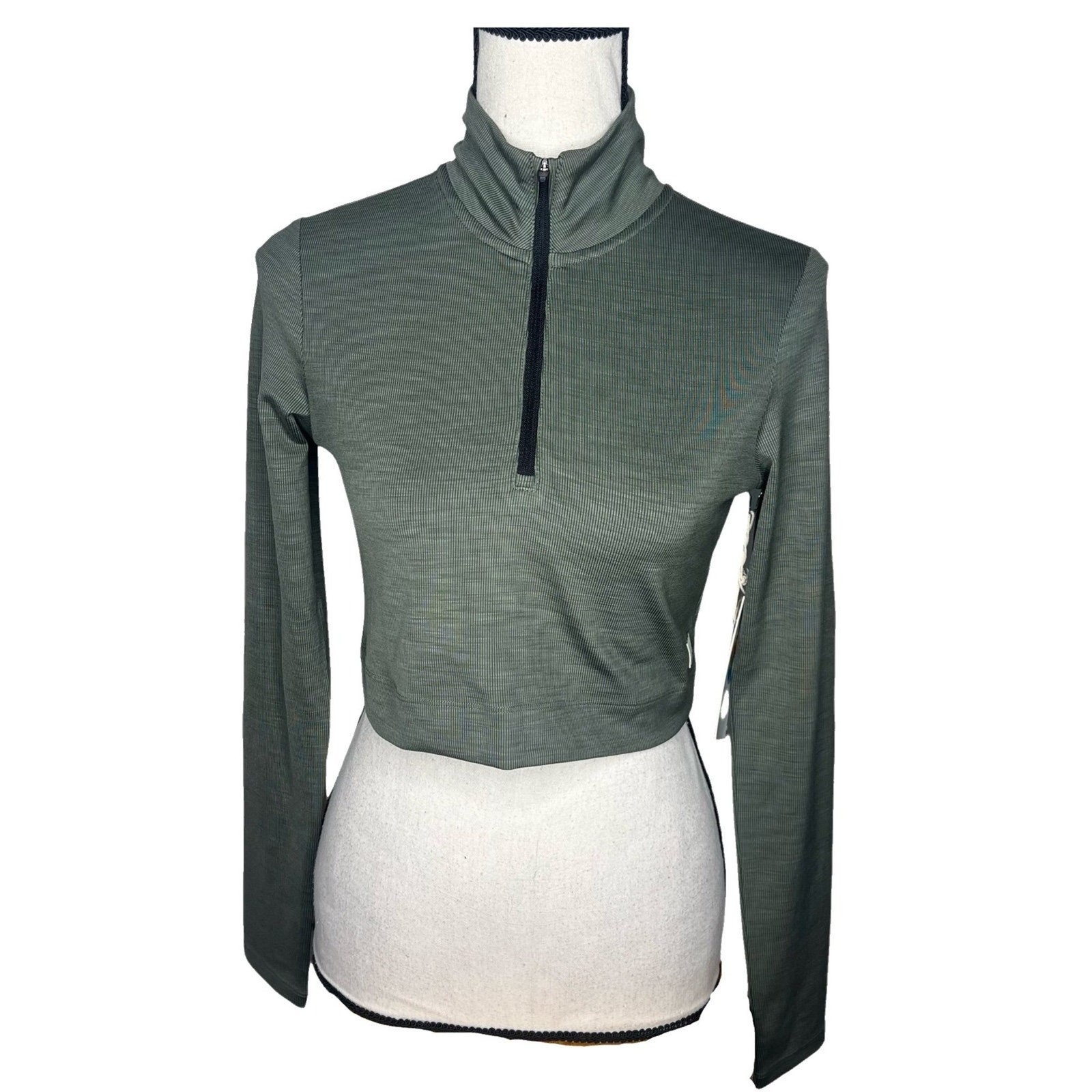 NEW WITH TAG Vuori Lux Rib Half Zip Pullovre Size Small RARE