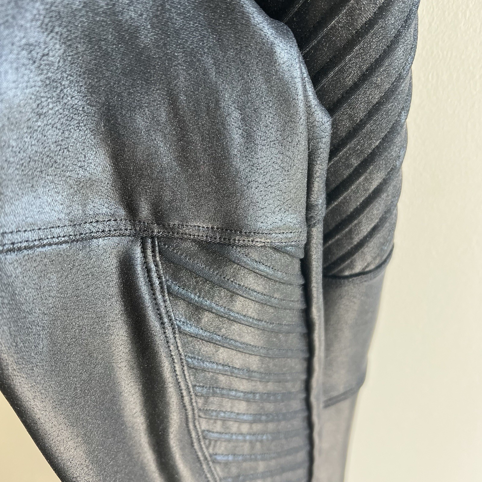 SPANX Leggings Size Medium Faux Leather Shiny MOTO Very Black 20136Q