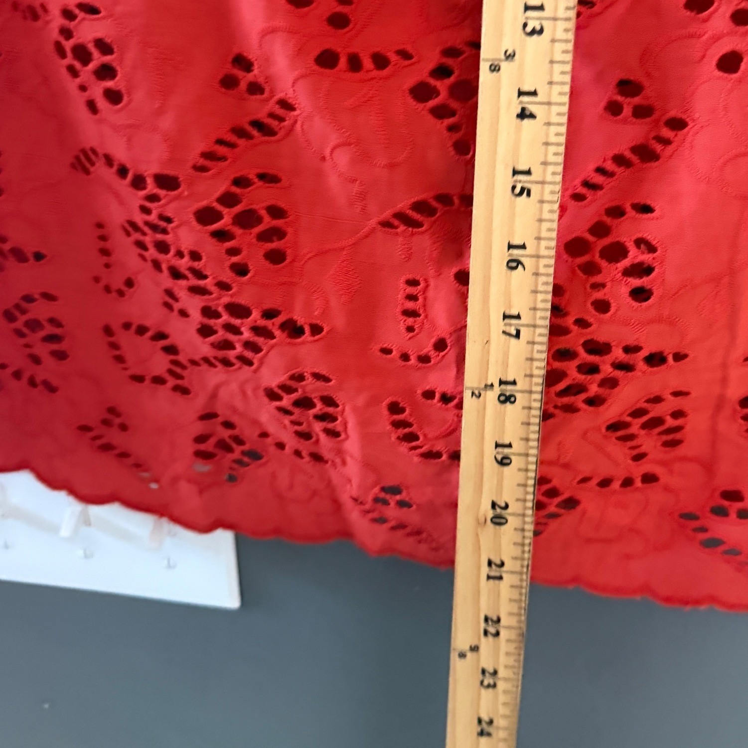 Artelier Nicole Miller Red Eyelet Puff Short Sleeve Blouse Scalloped Hem Medium