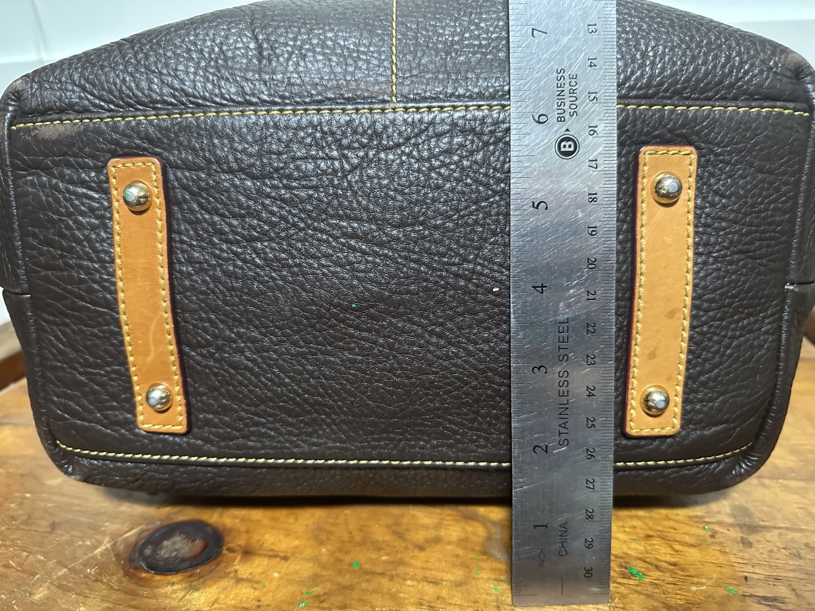 Dooney and Bourke Shoulder Bag – Leather Good Condition