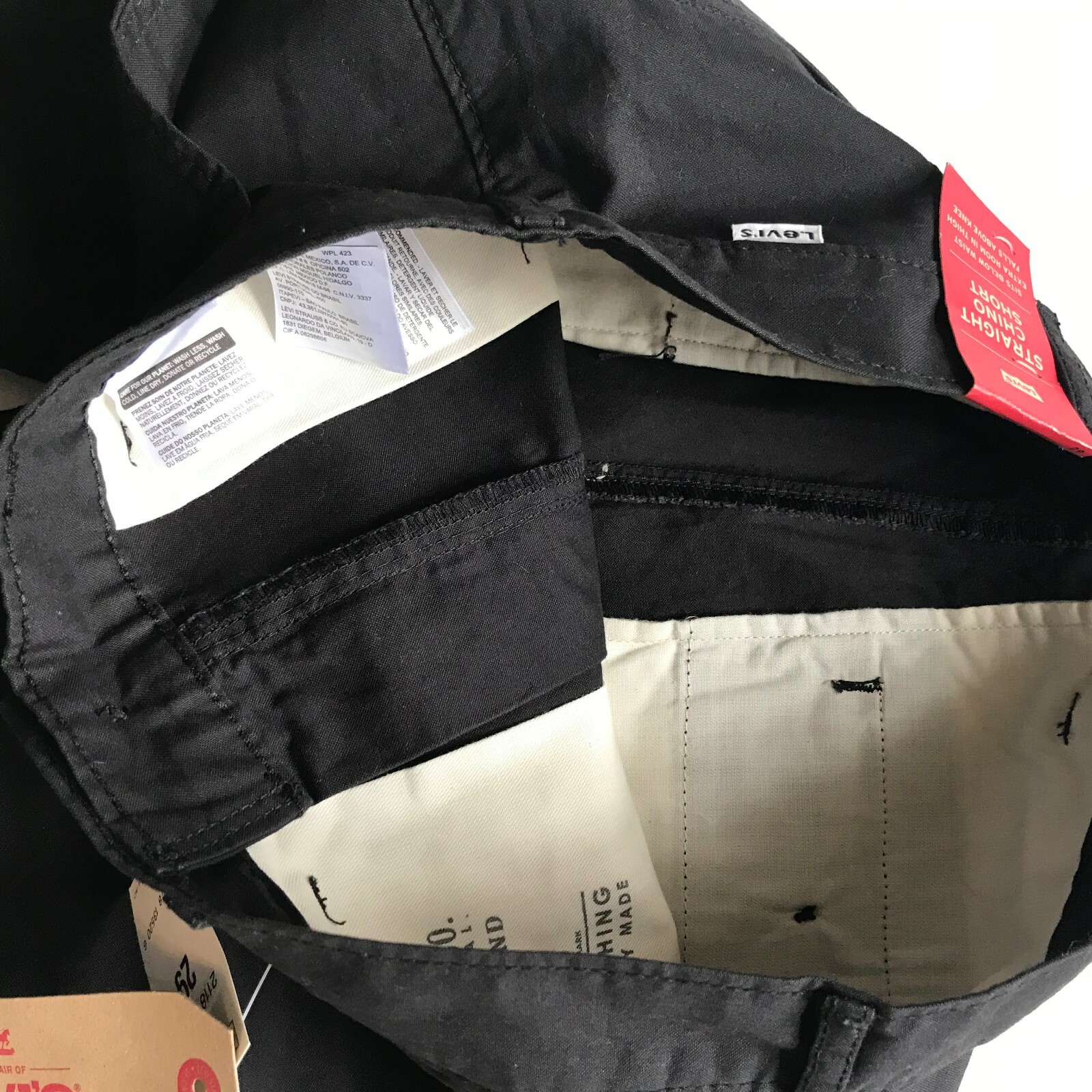 NWT Levis Men’s Classic Solid Cotton Flex Straight Chino Shorts Falls above knee
