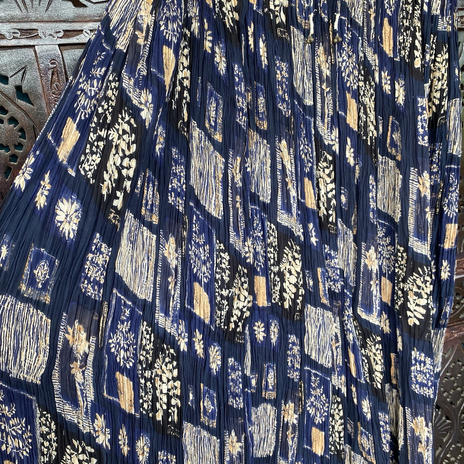 VTG 100 Cotton Crinkle Midi Skirt Womens L Broomstick Bell Tassel Boho Navy Leaf