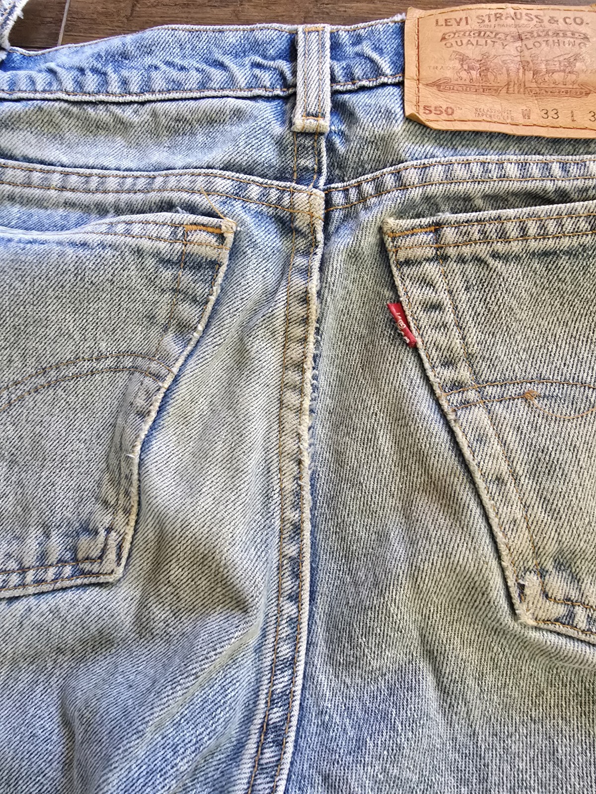 VTG Levi’s 550 Jeans 33×32 Relaxed Fit Tapered Leg Light Wash USA Red Tab 90s