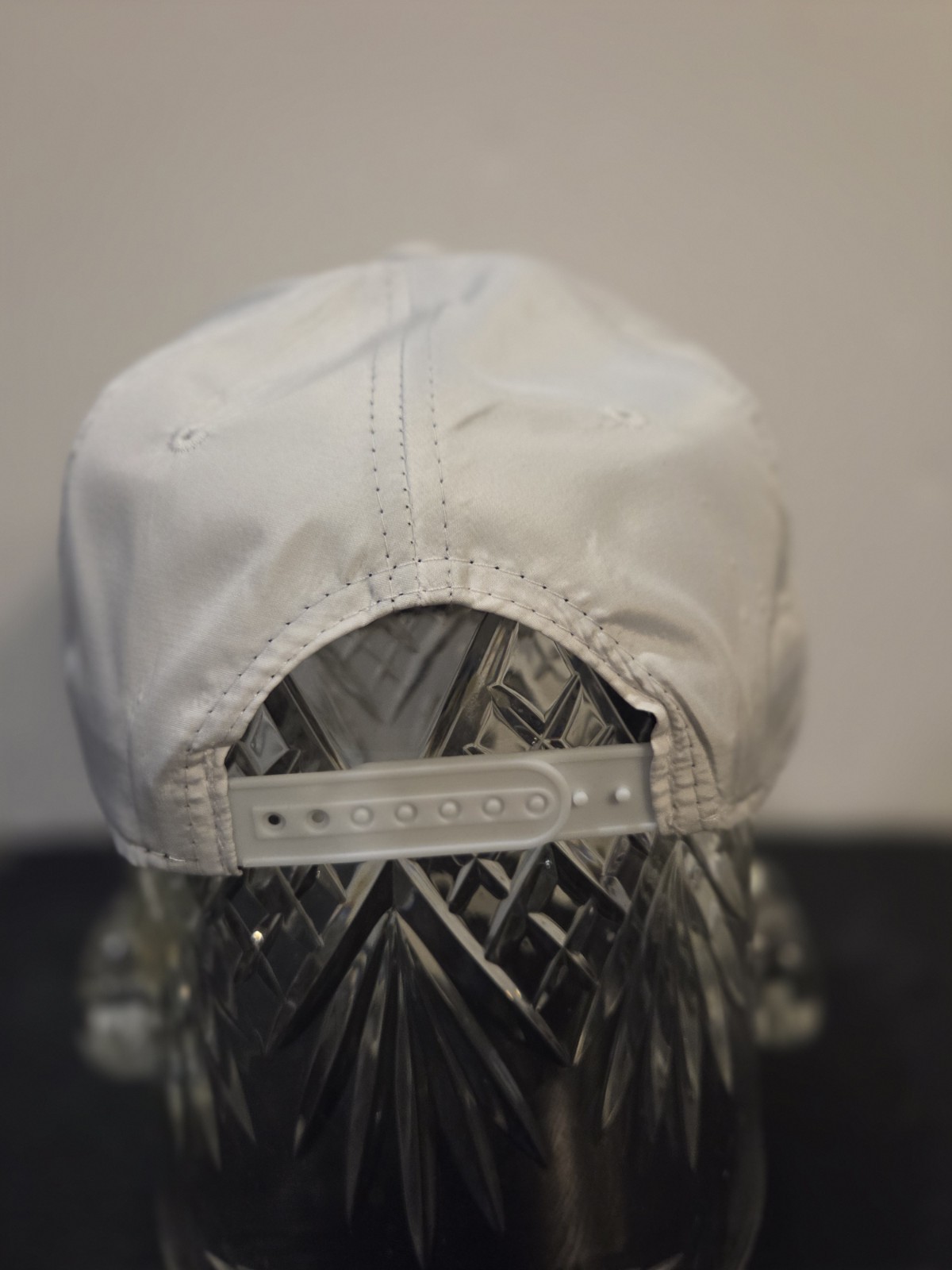 MONSTER ENERGY WHITE & LIME GREEN NEW ERA ADJUSTABLE BASEBALL HAT. NEW