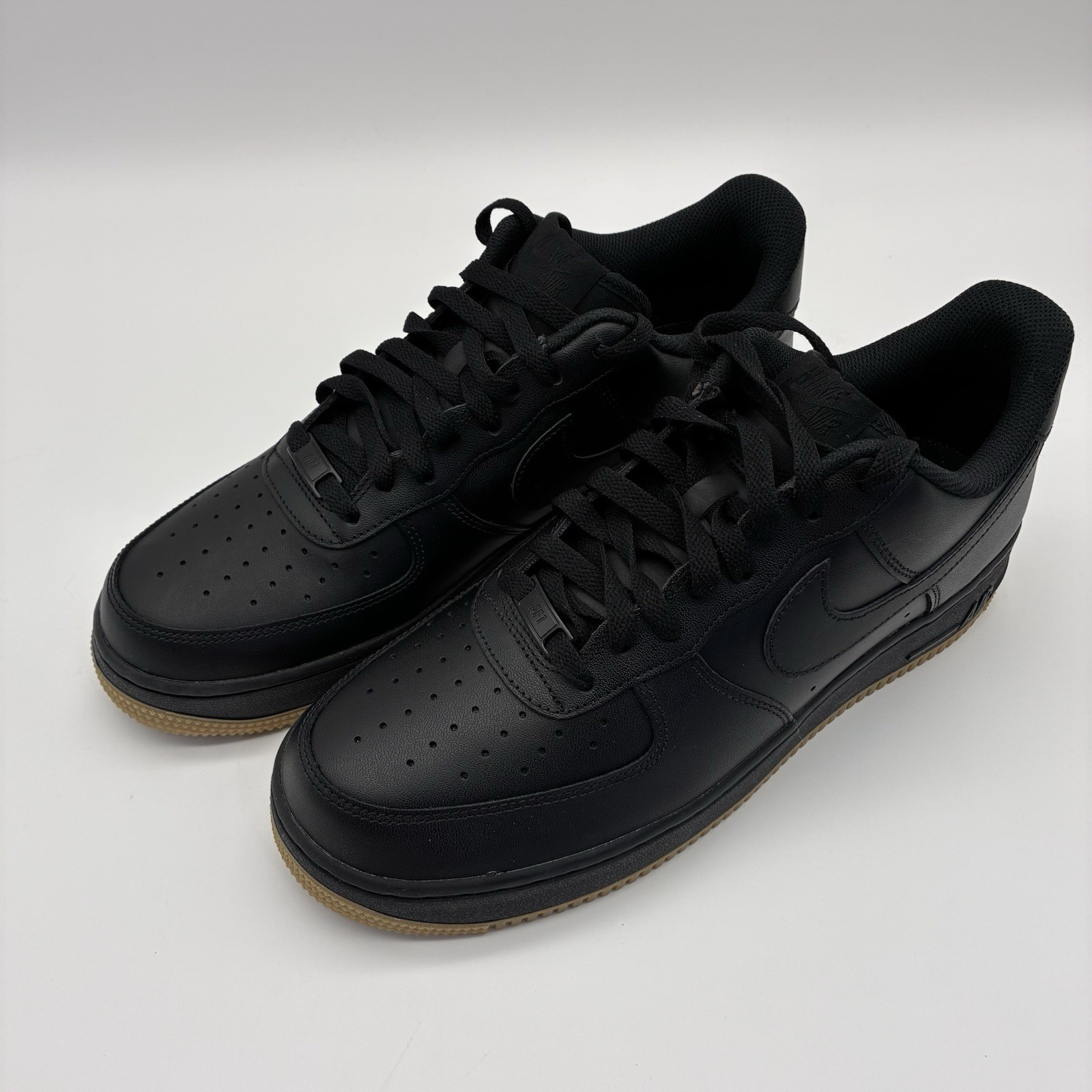 Nike Air Force 1 07 Low Black Gum DZ4404-001 NWOB Men Size 10.5