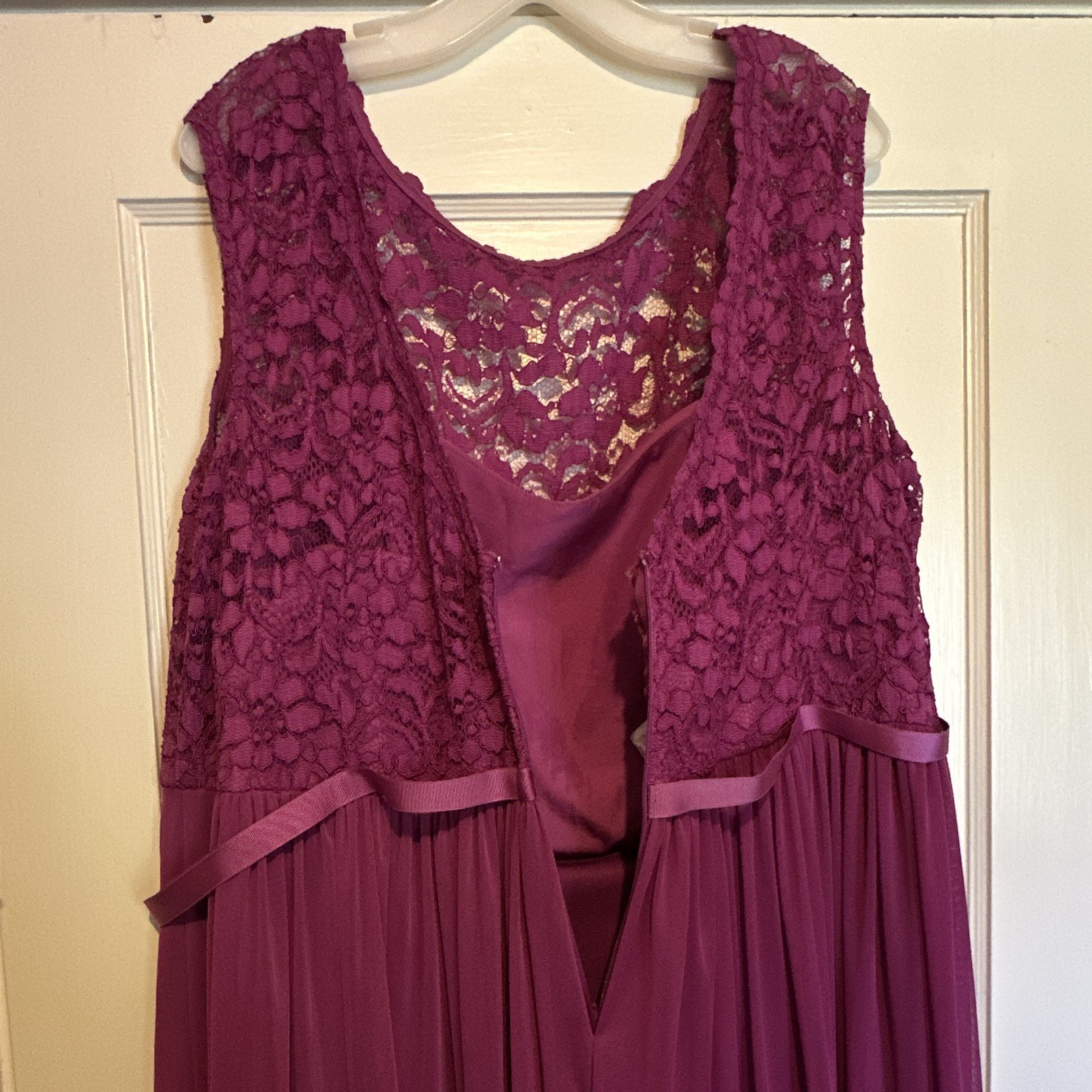 David’s Bridal Raspberry Lace Sleeveless Bridesmaid Dress Size 24 Plus F19328