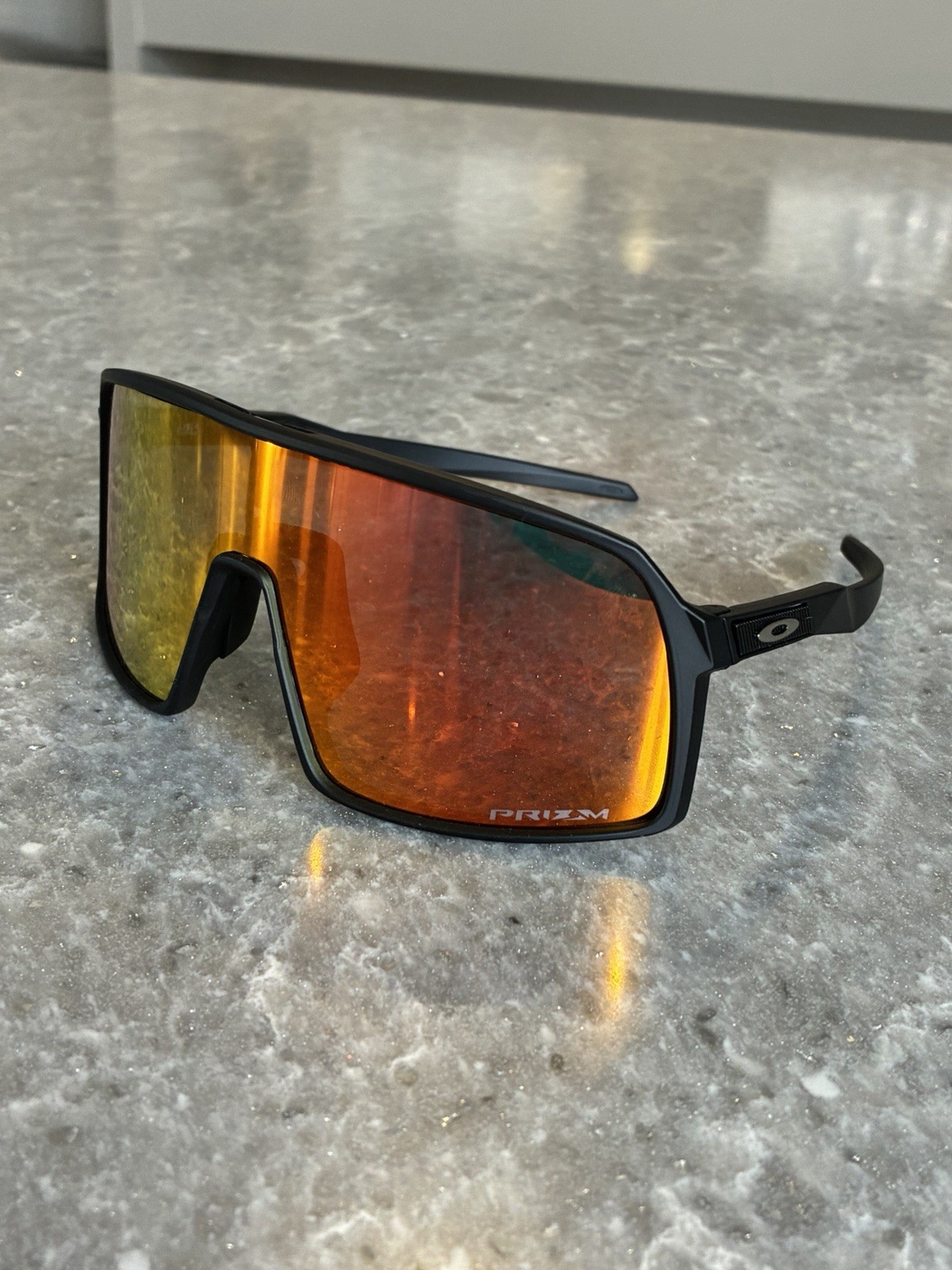 NEW OAKLEY OO9406 Sutro Rectangular Sunglasses Black frame – Orange Prizm lens
