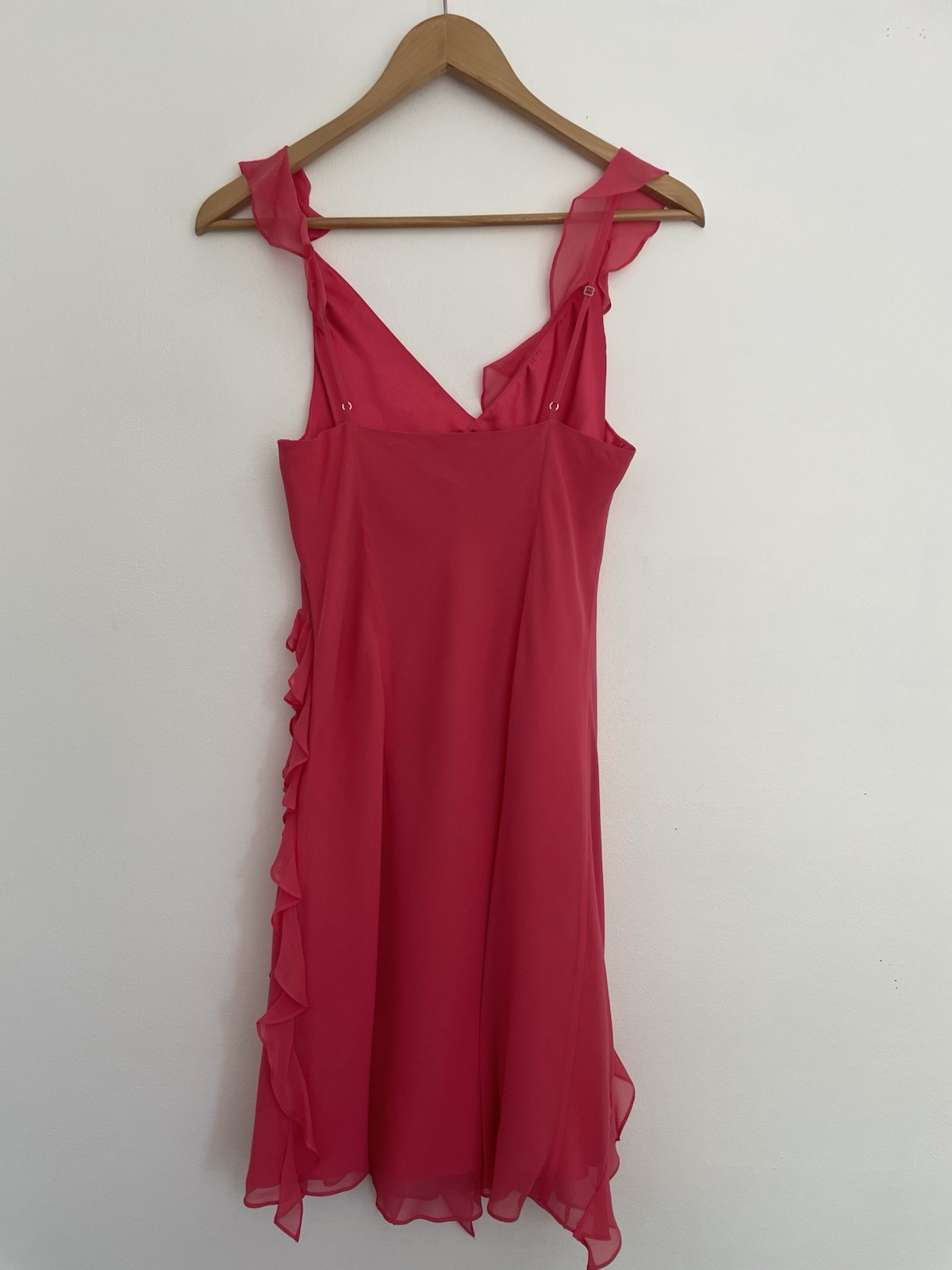 BCBGMAXAZRIA Fushia Pink spaghetti straps/ ruffles Cocktail Dress Women’s Size 6