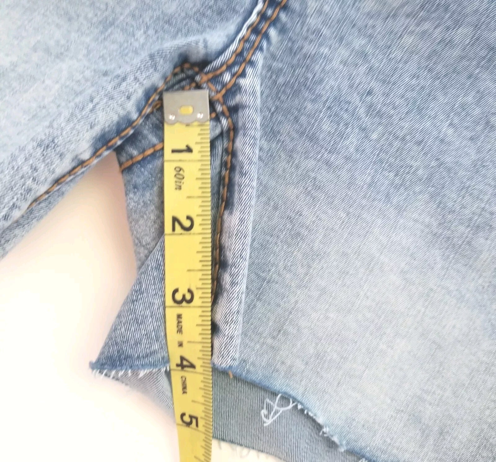 True Religion Jayde Light Wash Denim Mid Rise Classic Shorts Size 27 $159