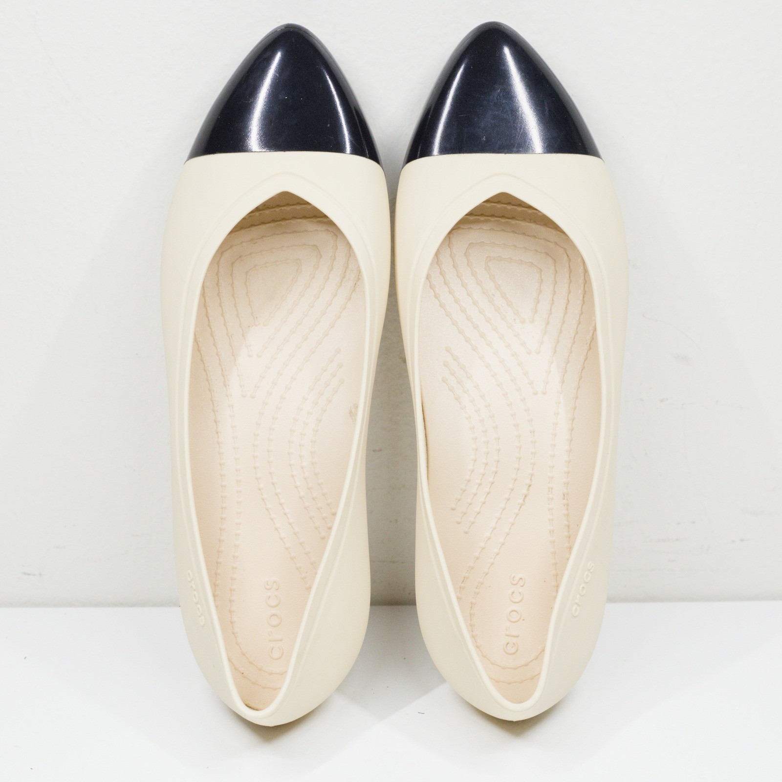 CROCS Brooklyn Dip Cap Toe Pointed Ballet Flats Cream Black Preppy Office Sz 7