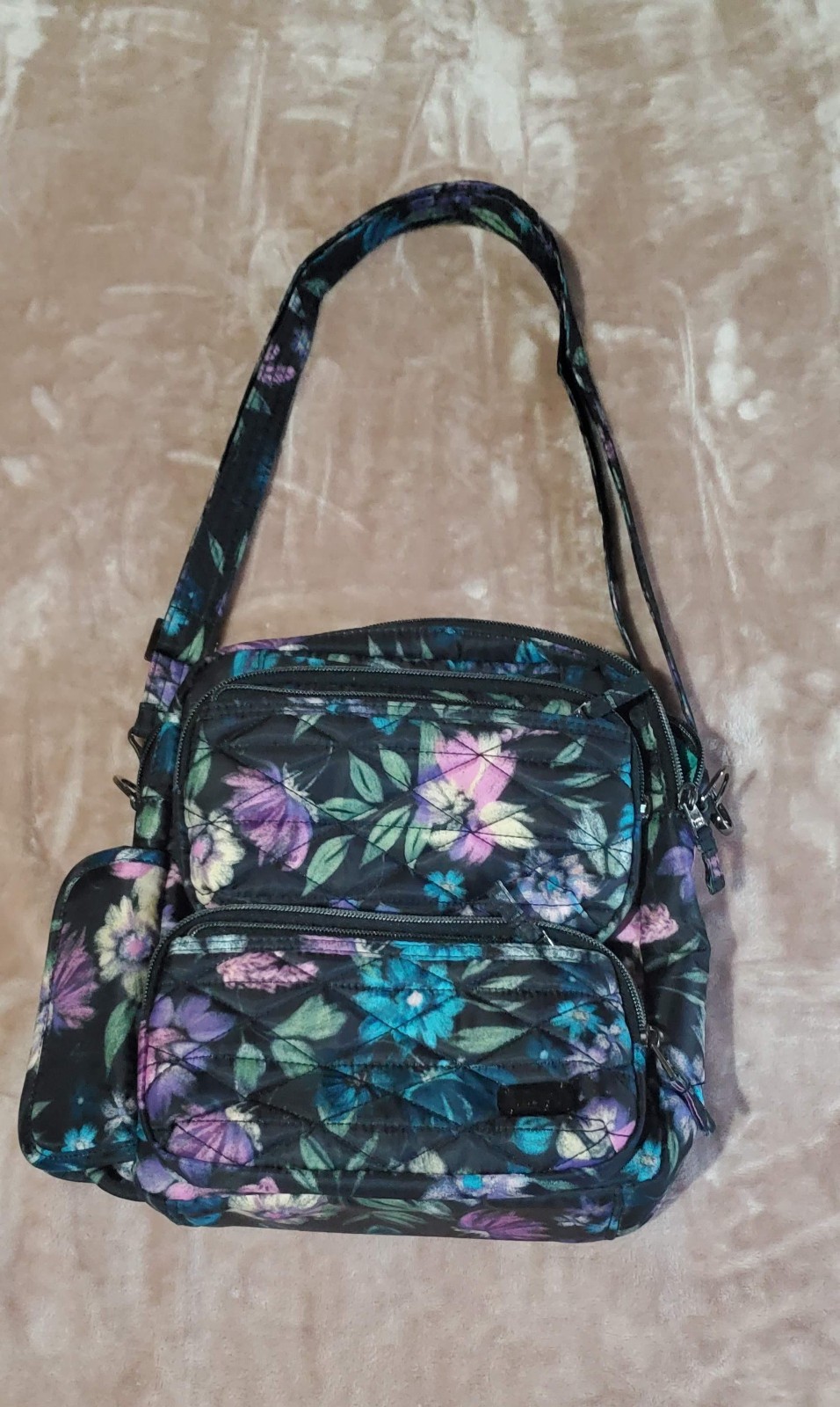 NWOT Lug Compass Bloom Black Floral Crossbody Bag Multi Pocket Organizer Purse