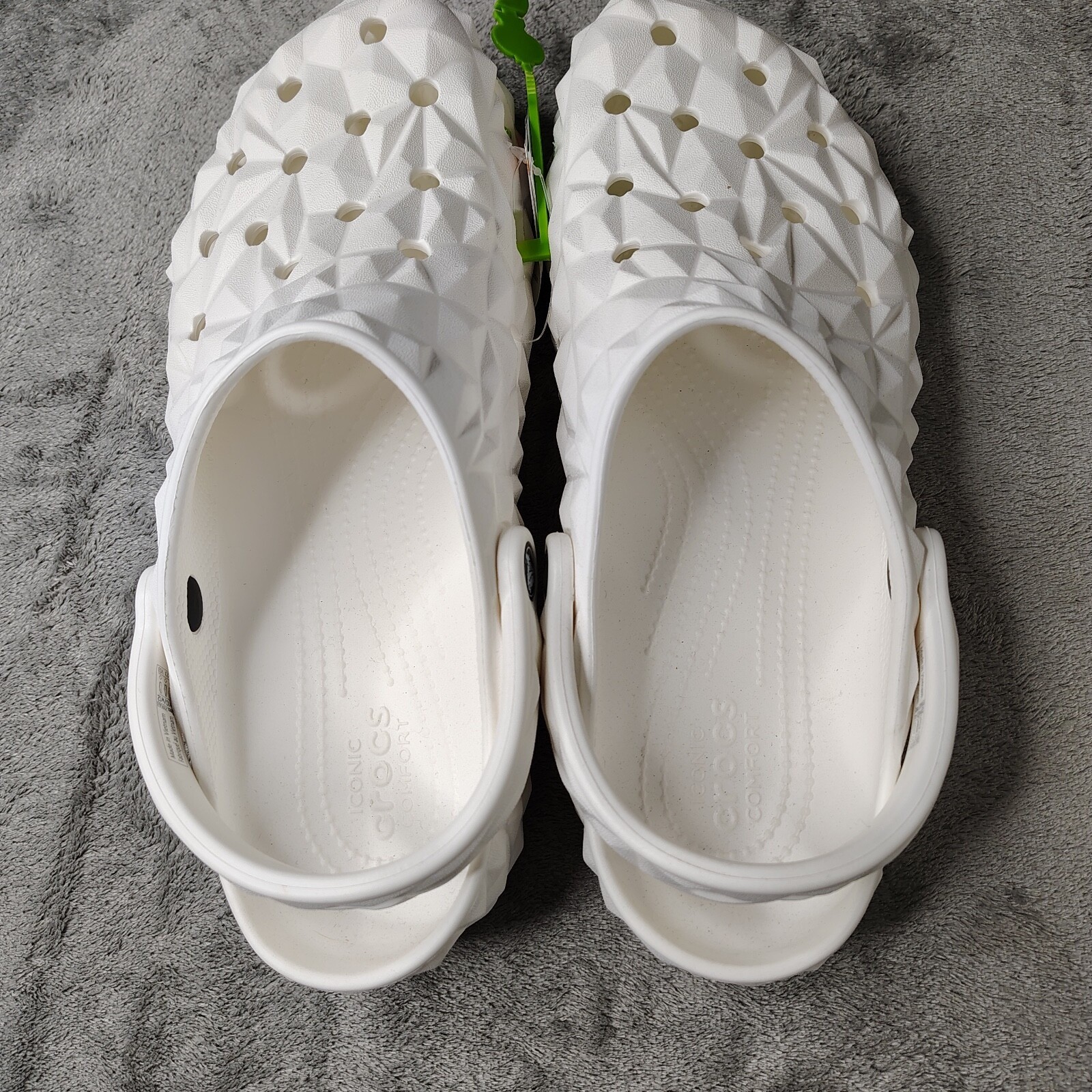 Crocs Geo Classic Clog Mens Size 10 White Geometric Textured Slip On Shoes