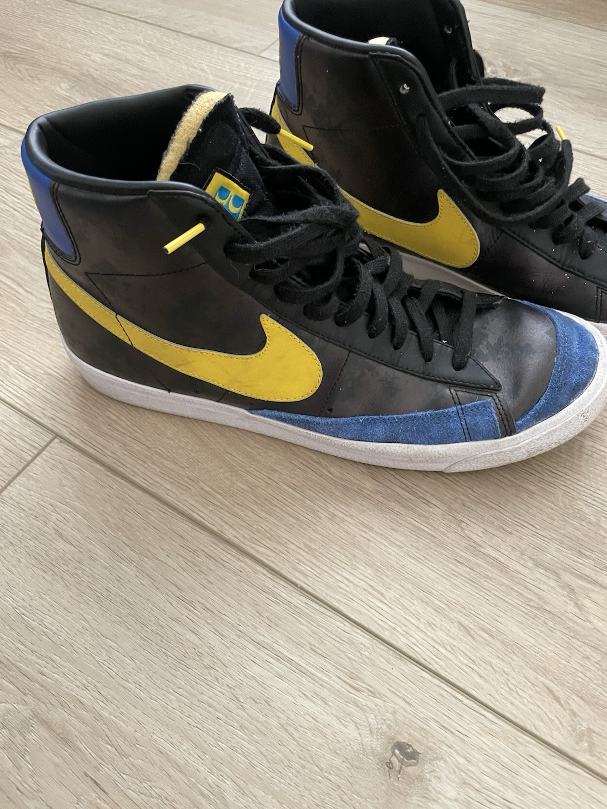 Nike Blazer size 11.5 Mid ’77 “Peace, Love & Basketball” DC1414-001 Preowned