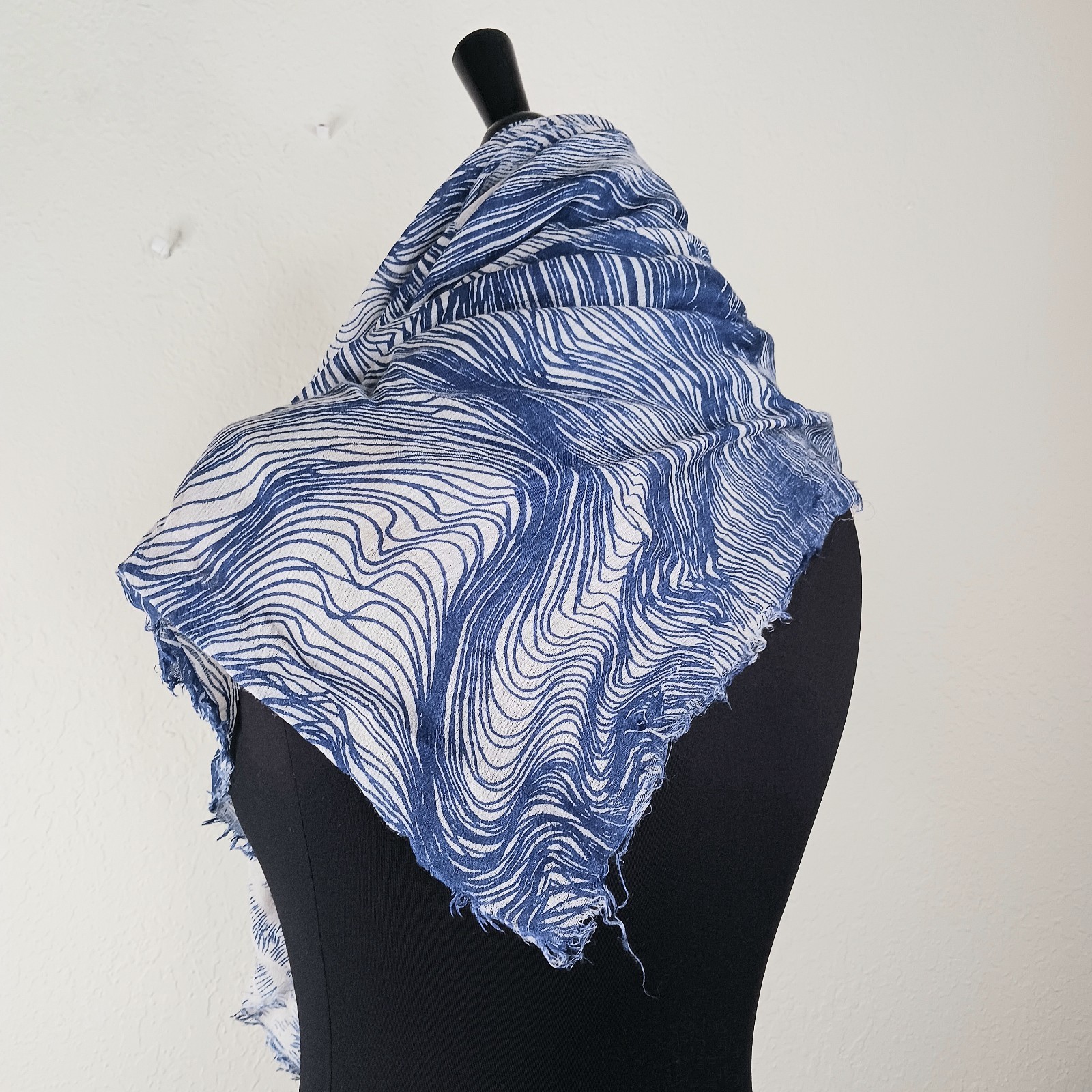 MARIMEKKO Scarf Wrap Large 40 Inches Fringed Edge Cotton Blue White