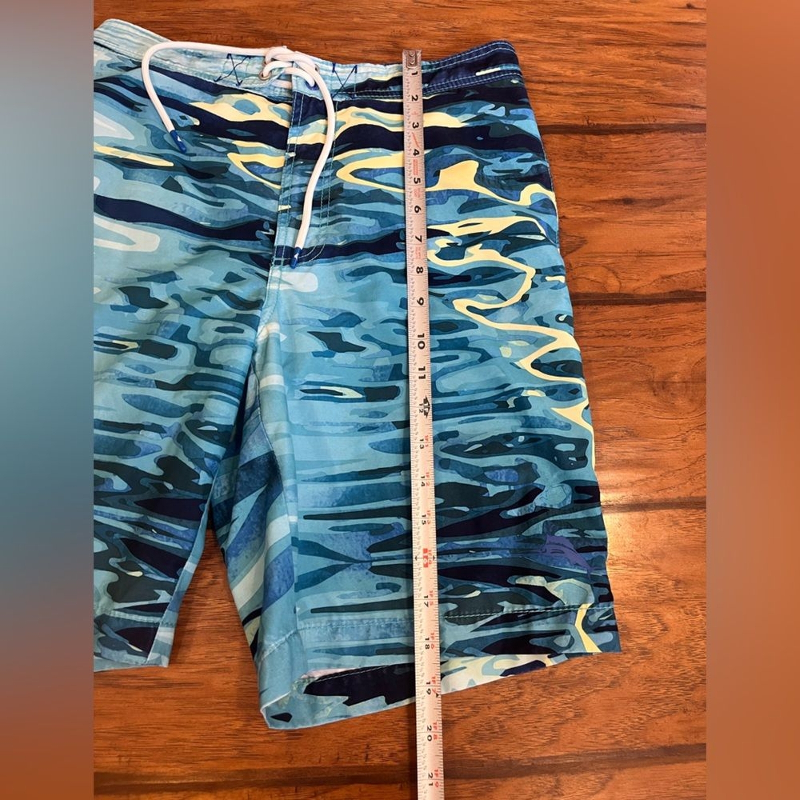Tommy Bahama swim trunks men’s Small waist 29 blue waves ocean pocket zippered