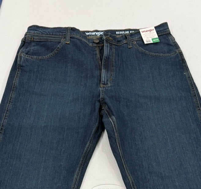 Wrangler Men’s Regular Fit Regular at Seat & Thigh Pants, Dark Blue, Size 38X32