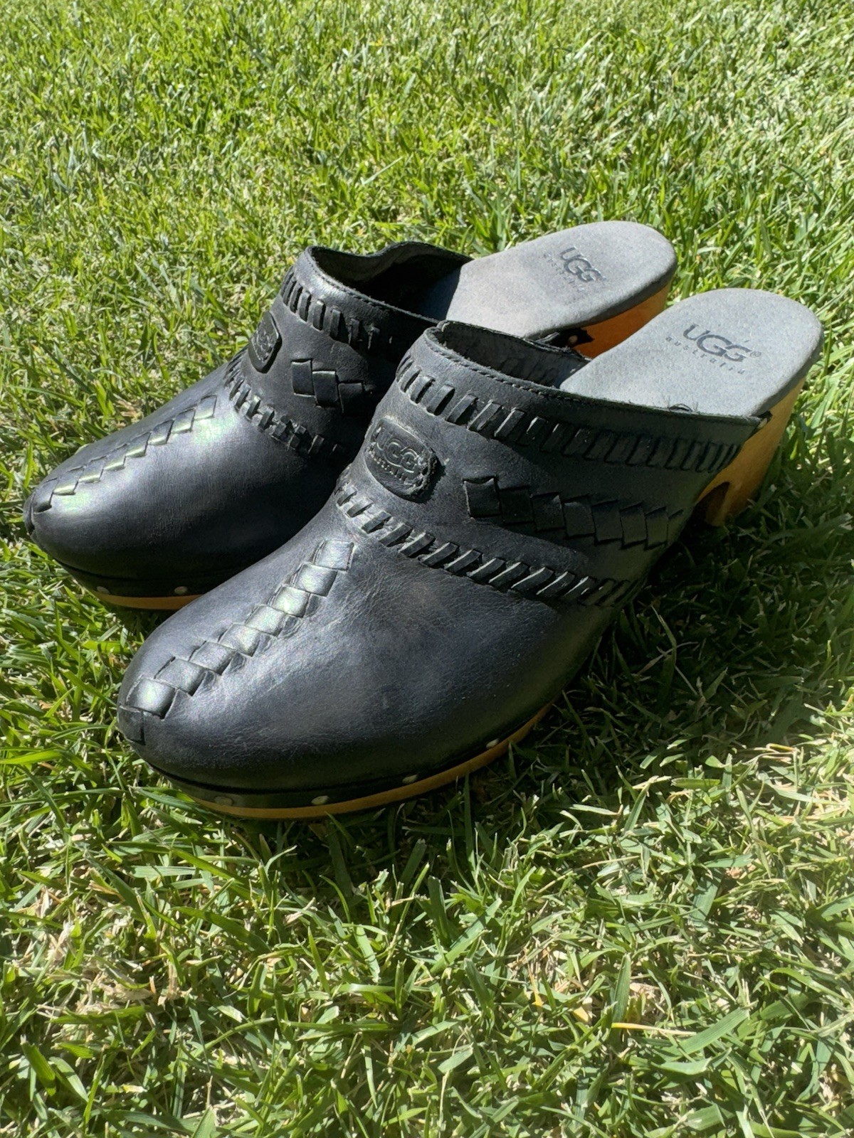 UGG Australia Women’s Black Leather Wood Heel Stud Clogs Mules Sherpa Shoes Sz 9