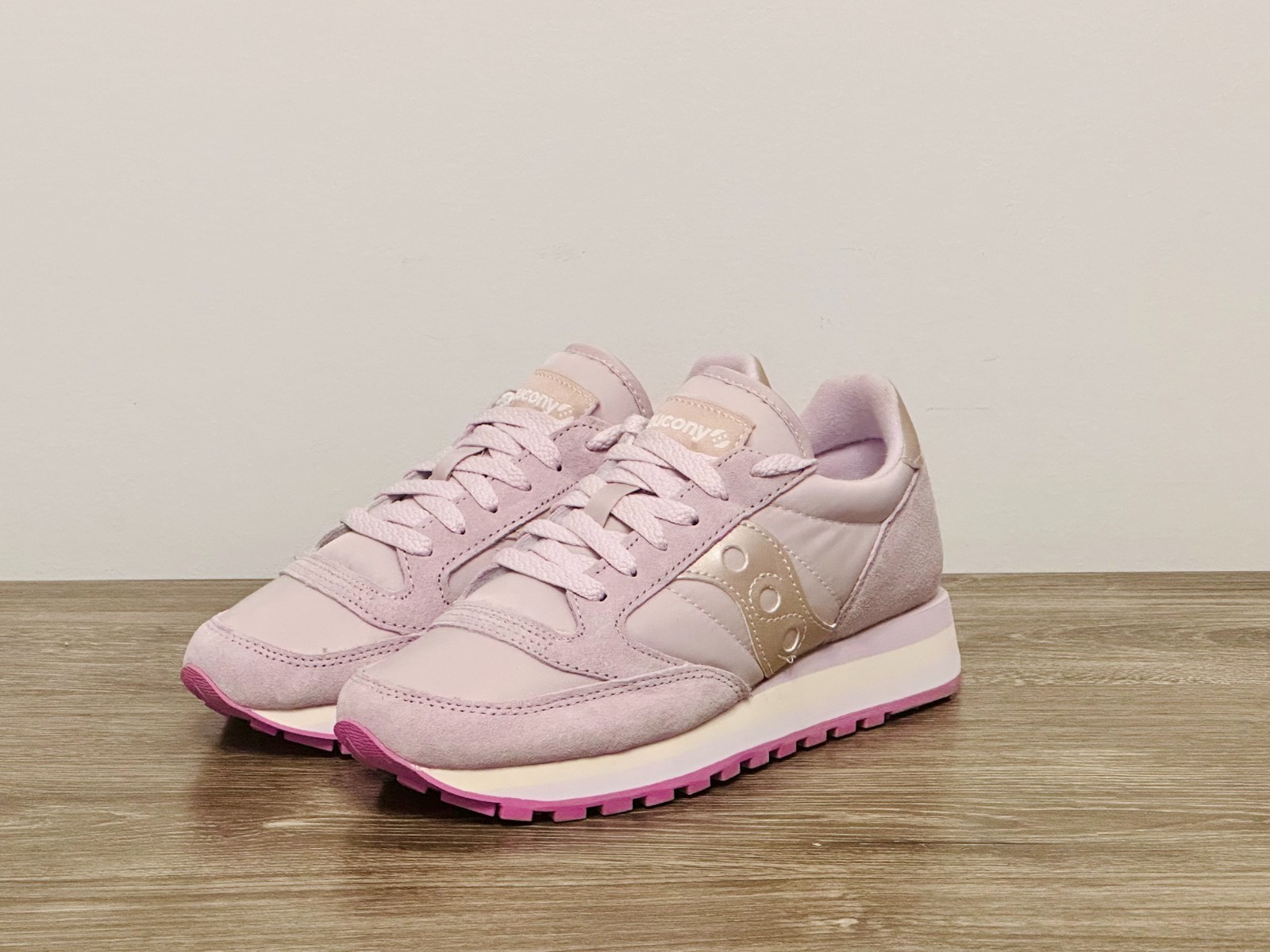 Size 6 Women’s – Saucony Jazz Triple (Orchid | Metallic) w/ Extra Laces
