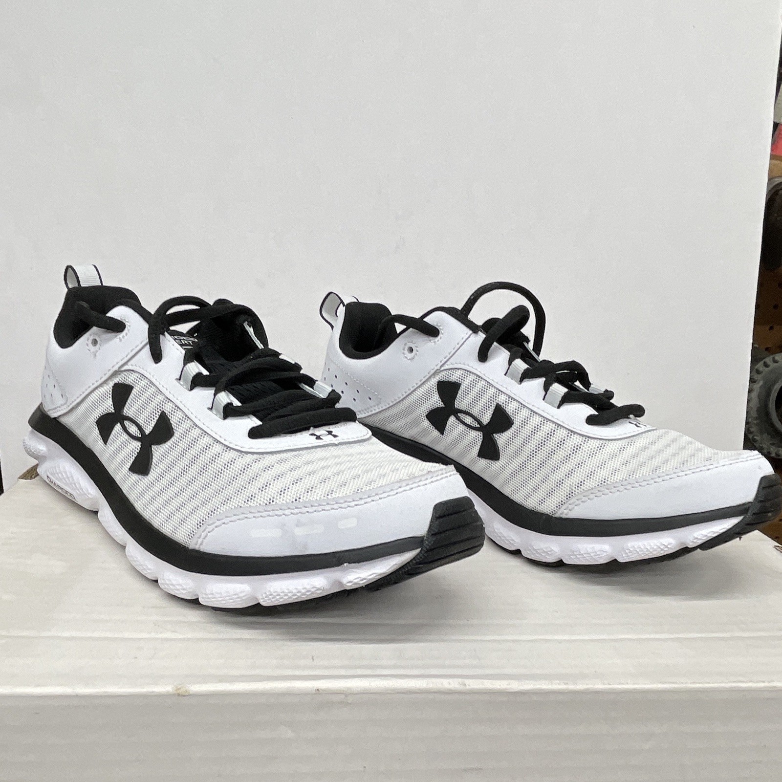 Under Armour Charged Assert Men’s Low Top Mesh Running Sneakers White/Black 8.5