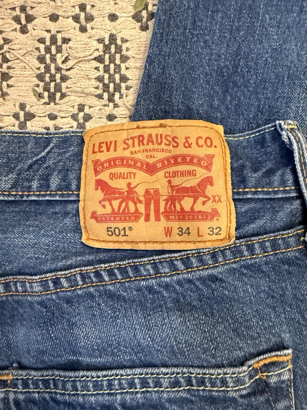 Levi’s Men’s 501 Original Fit Straight Leg Button Fly Jeans 34×32