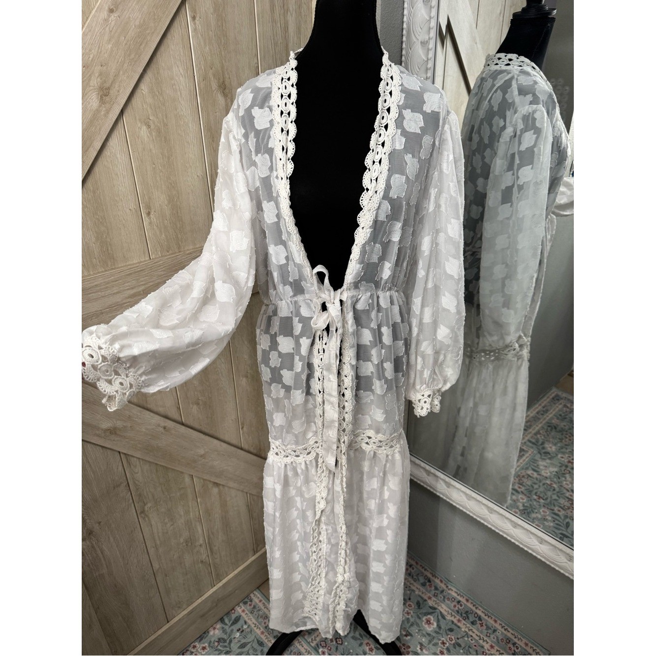 Desi Perkins Sheer White Lace Duster – Large