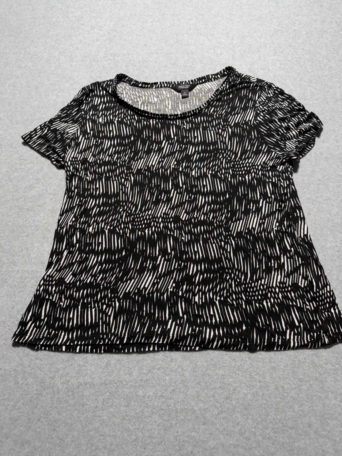 Simply Vera Wang Women’s Size L Black White Abstract Ruffle Scoop Neck Blouse