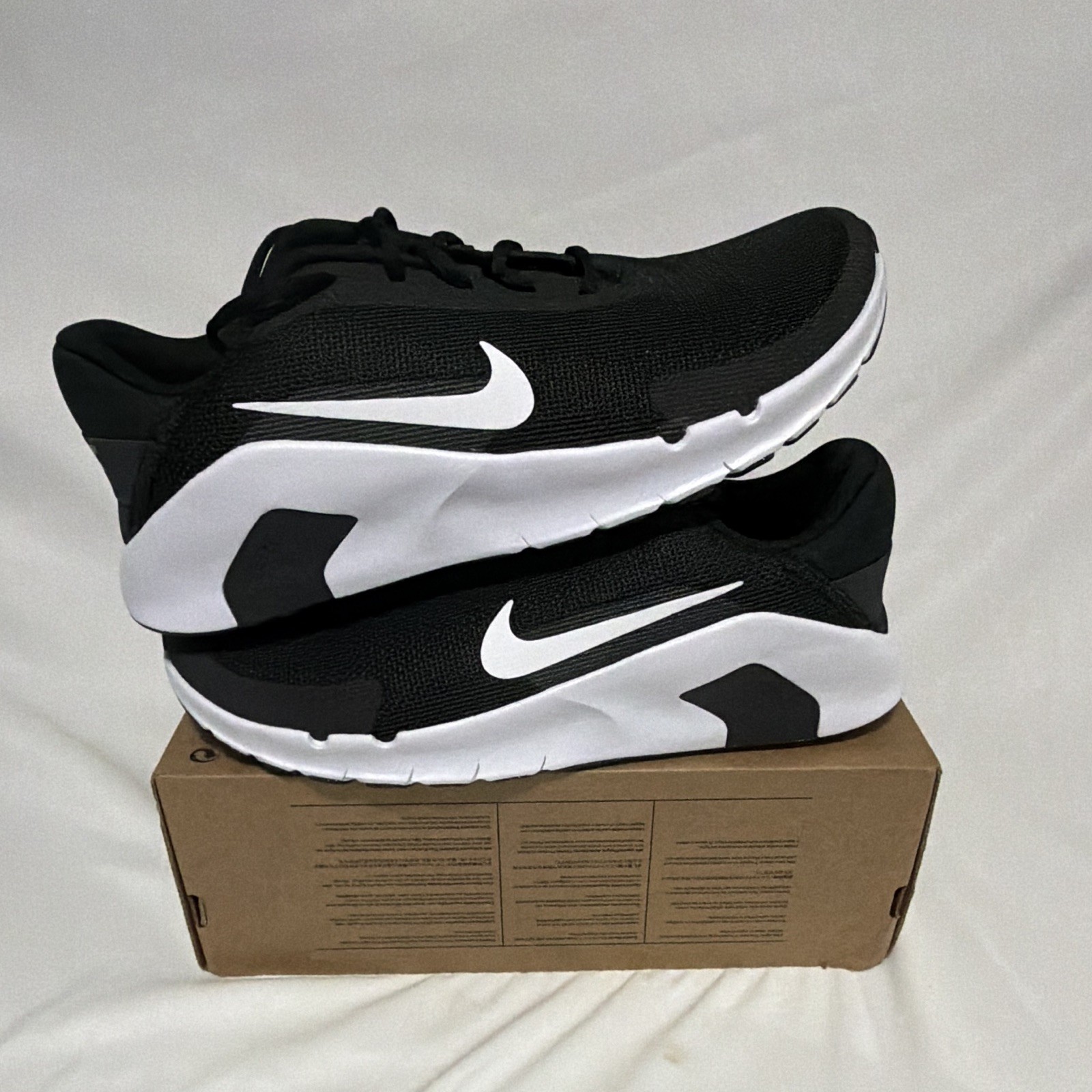 Nike Flex Train Wide Black/White Lace-Up Wide Low Top Mesh Training Sneakers