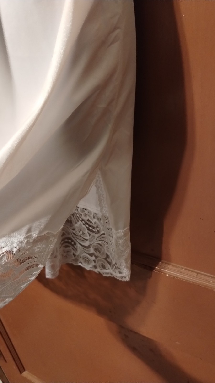 VINTAGE SMALL WHITE VANITY FAIR HALF SLIP-22″ INCHES-100% NYLON-5 INCHES OF LACE