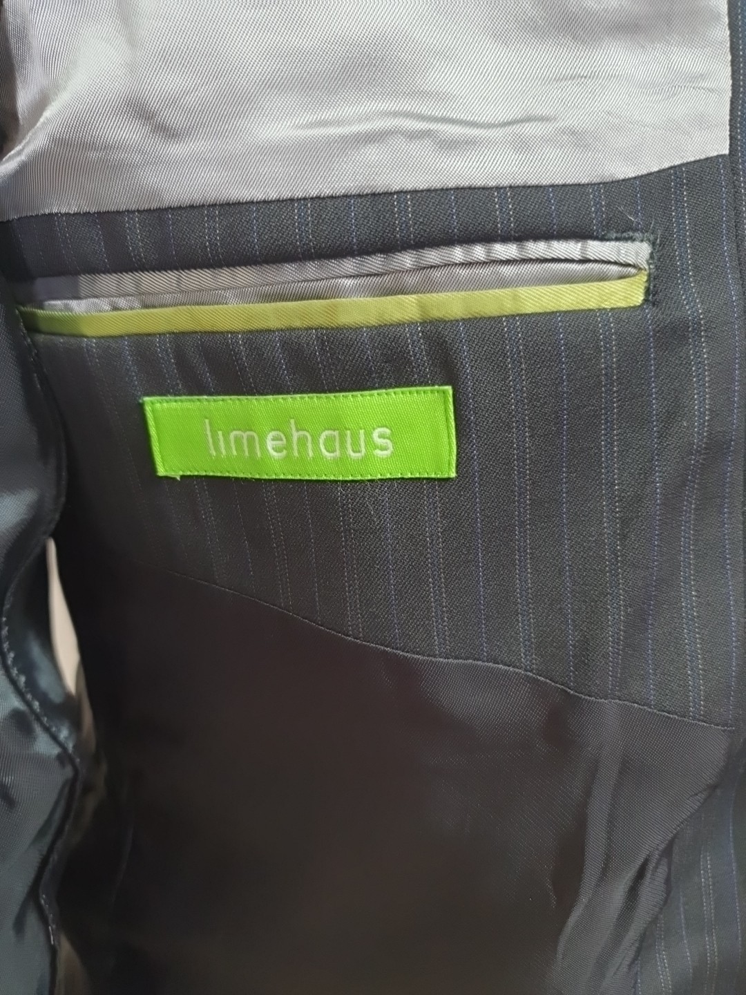 Limehaus mens 2 piece suit Ch38″S W30″ L29″ Black with blue pinstripe