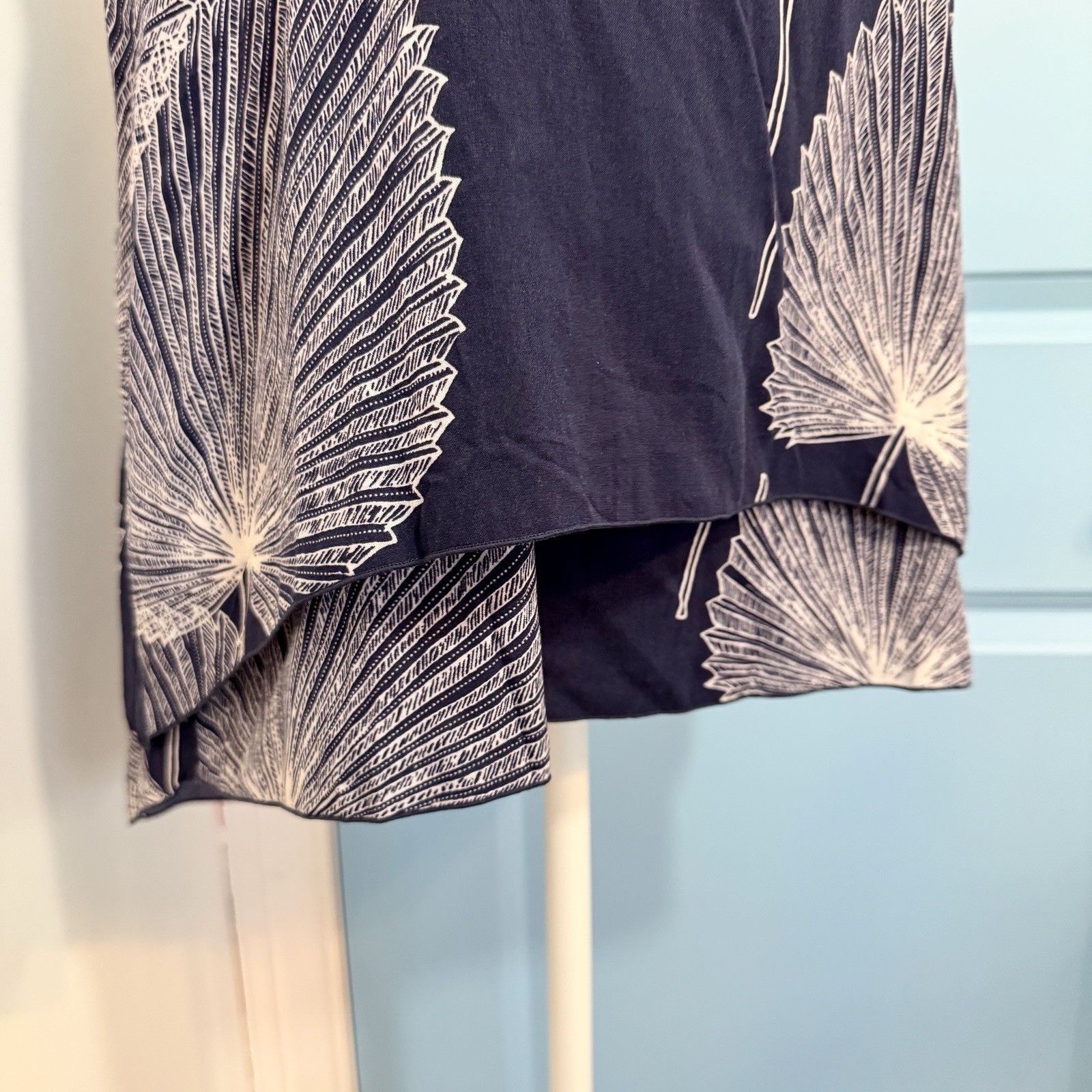 Pineapples Hawaii Sleeveless Blouse Tank Top Navy Tropical Leaf Print Women’s M