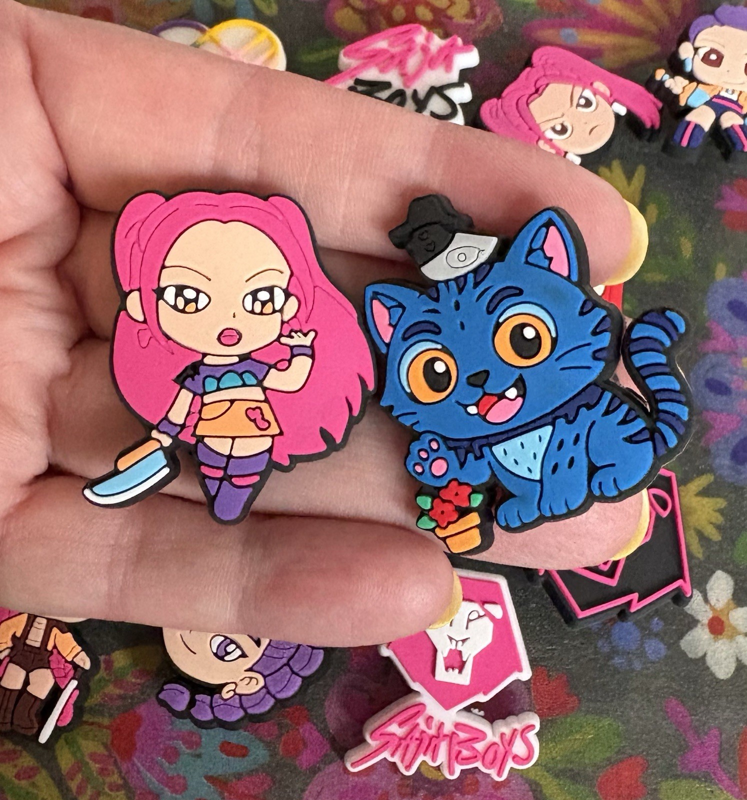 18 Pce Popular Cartoon DEMON HUNTER Shoe Charms Shoe Decorations Colorful