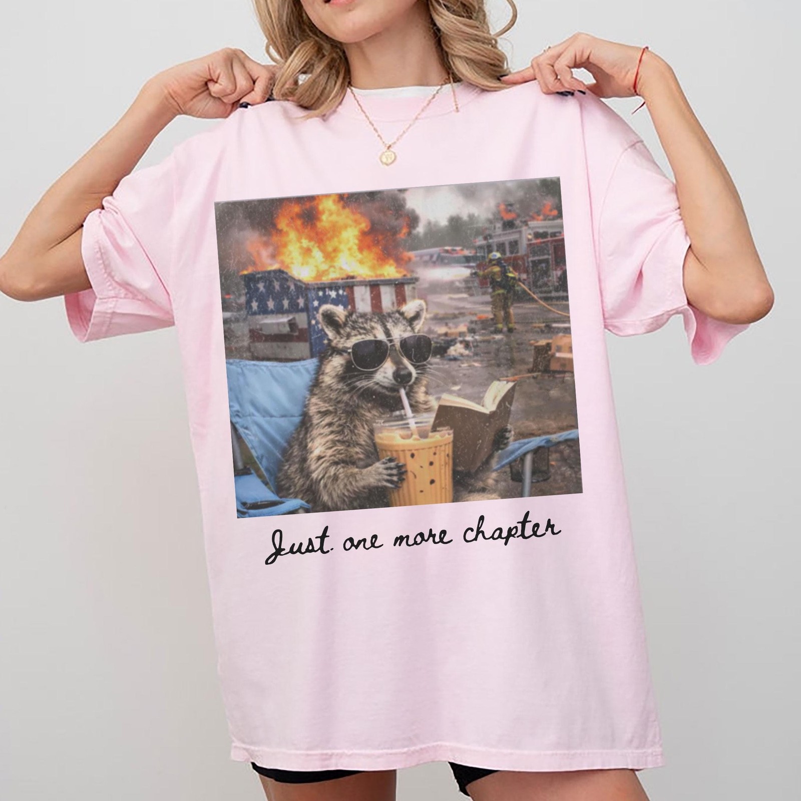 Funny Reading Raccoon Shirt Retro Book Lover Graphic Tee Gift