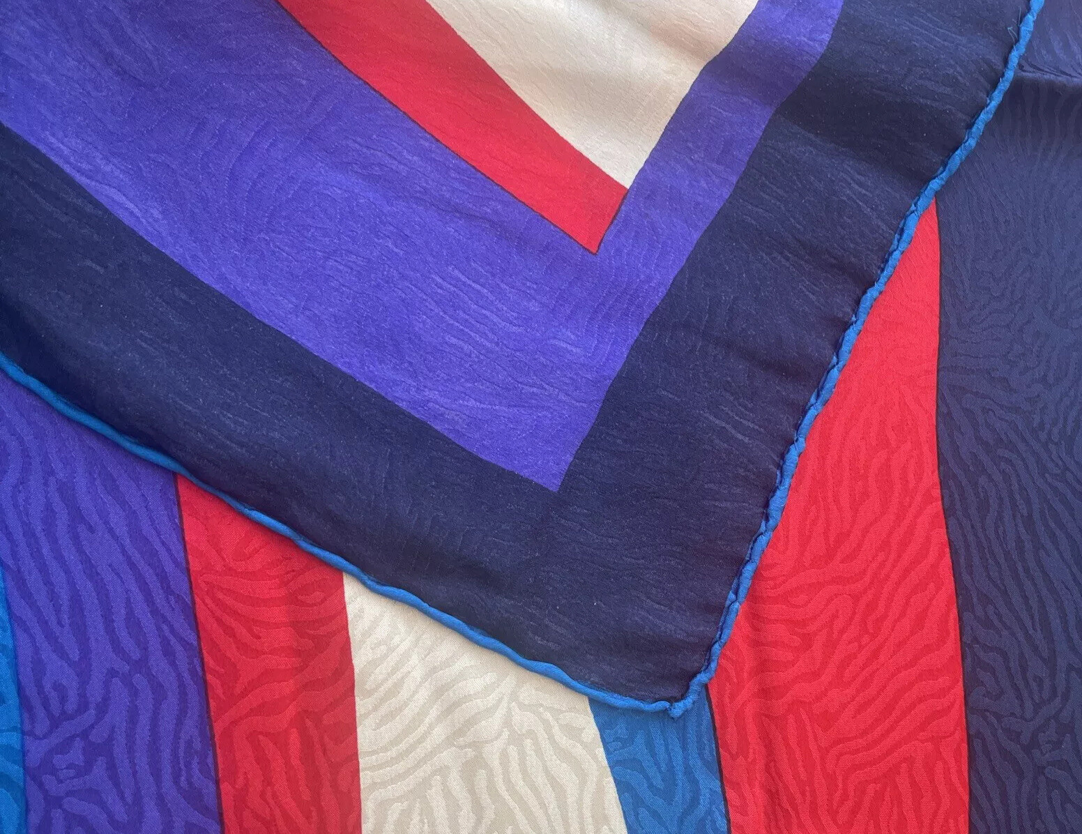 GUY LAROCHE PARIS MULTI COLOR 100% SILK SCARF 33.5″ X 33.5″ MADE IN ITALY