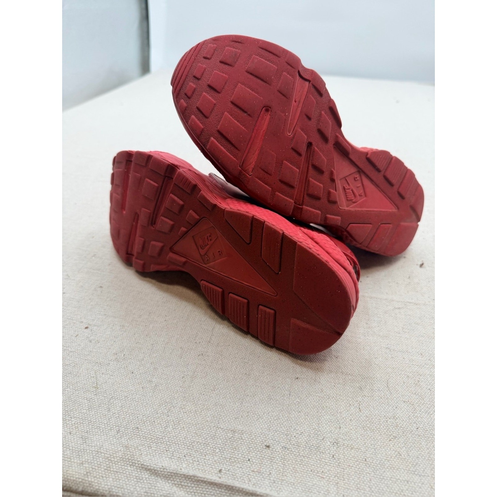 Nike Air Huarache Triple Red