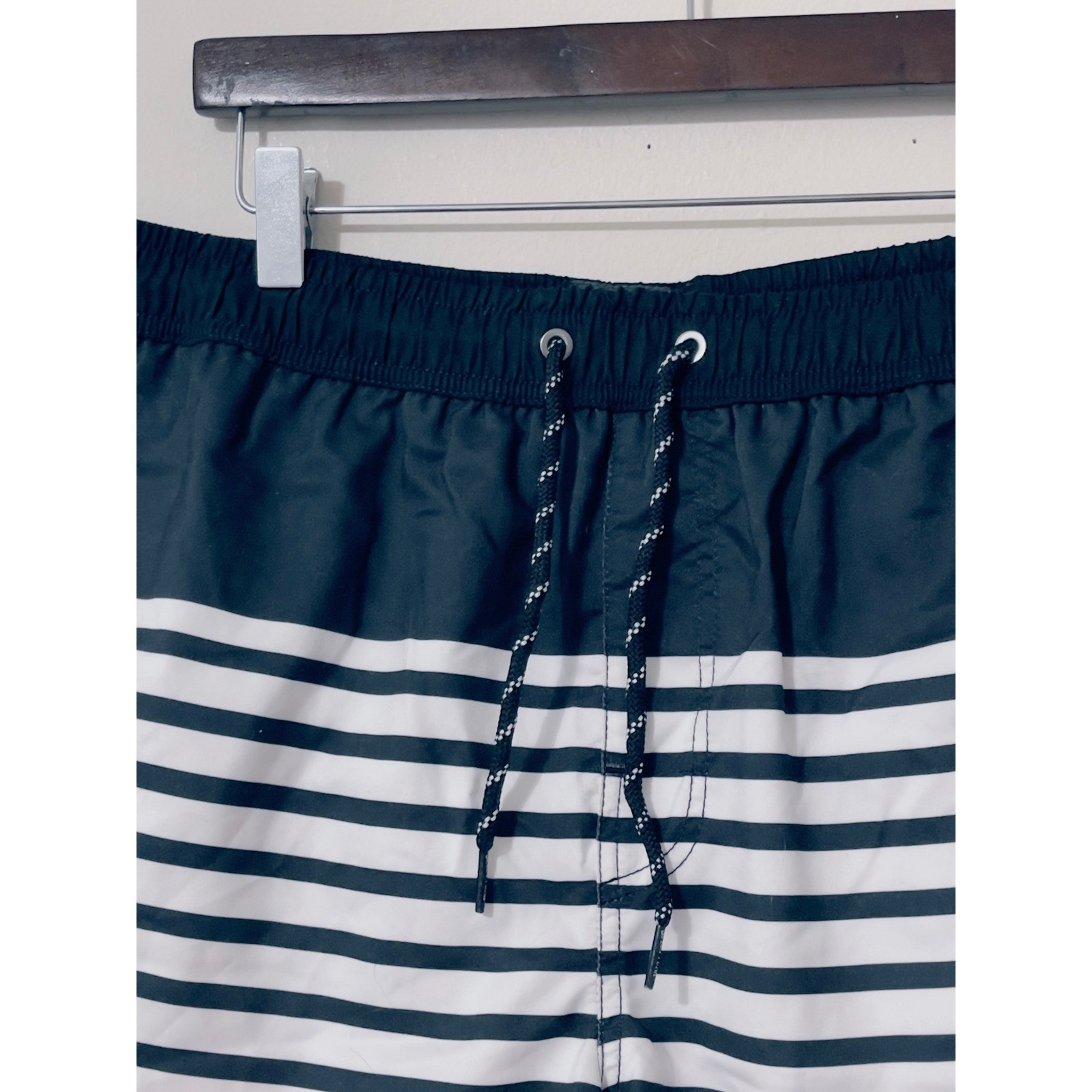 Spicy Tuna Mens Swim Trunks Medium Navy Blue White Red Striped Board Shorts