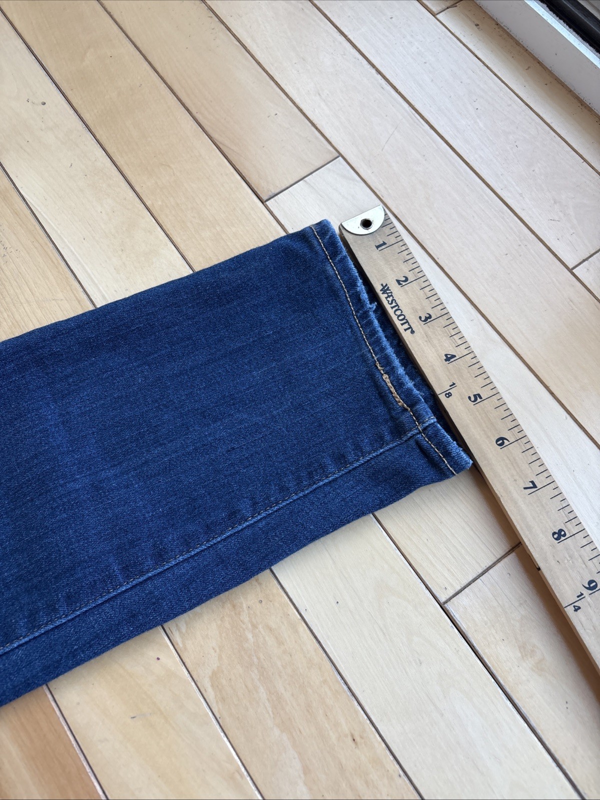 NWT Levi’s 311 Shaping Skinny Jeans Women’s Size 34Wx30L Dark Wash Distressed