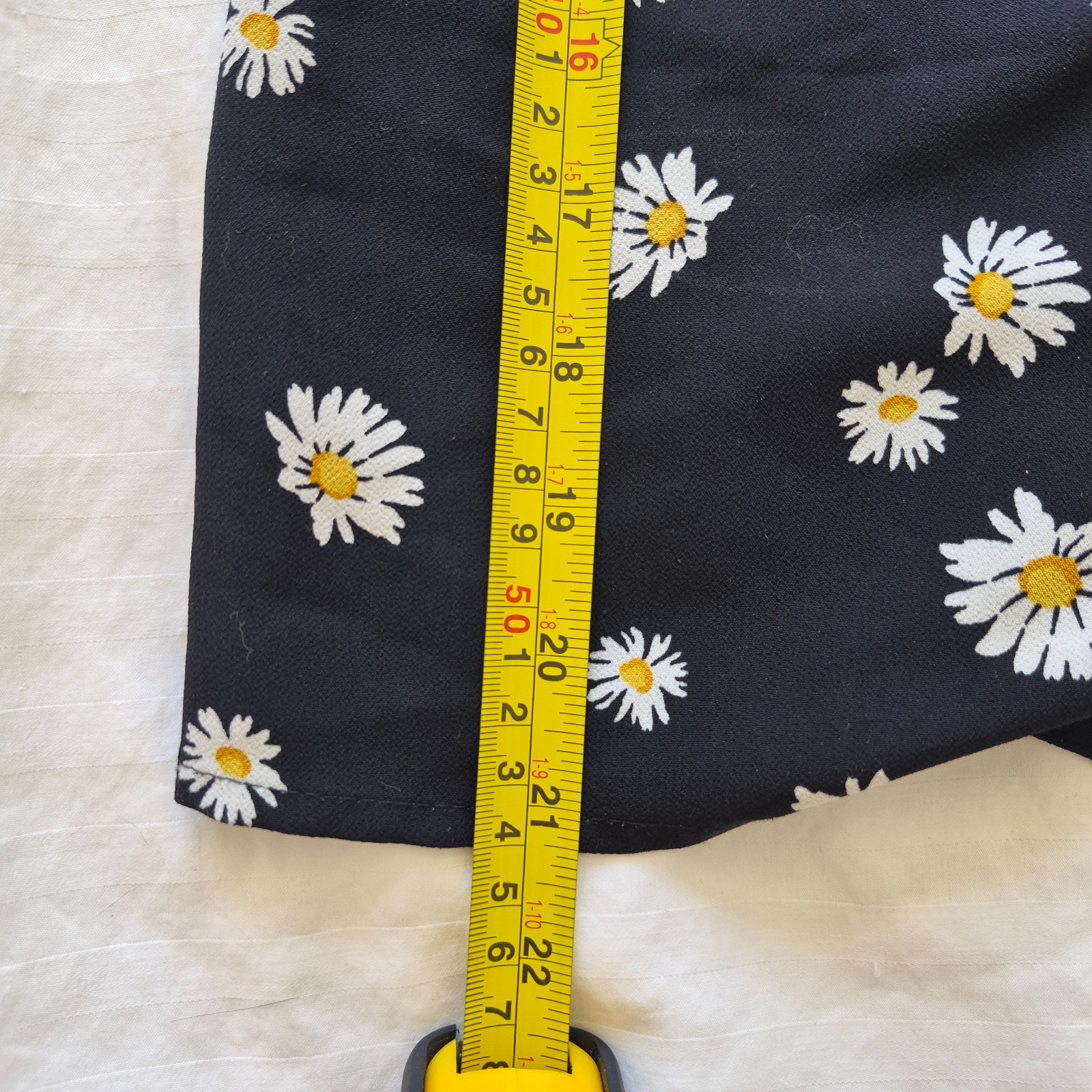Women’s Black Daisy Floral Cami Top Adjustable Straps Button Front Size XS