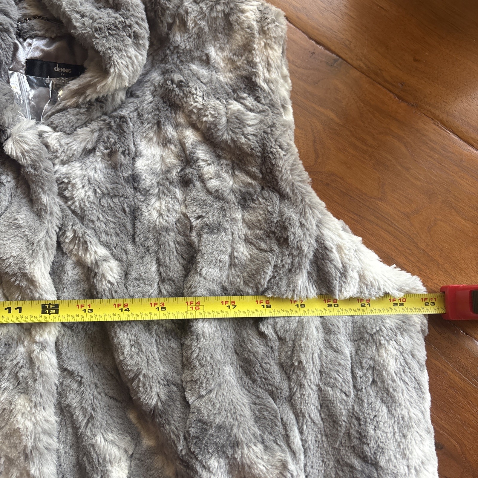 NWOT Dennis Basso Snap Front Faux Fur Hooded Vest Textured Gray Size Large Lined