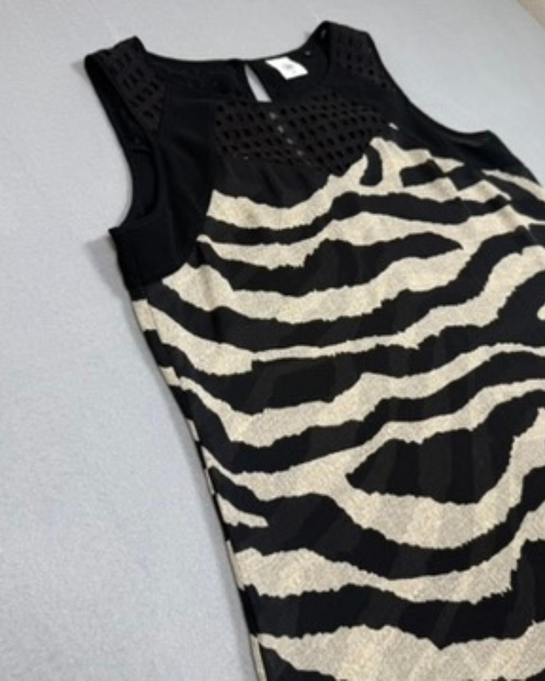 Cabi Medium Zebra Print Sleeveless Blouse Black White Keyhole Back Top