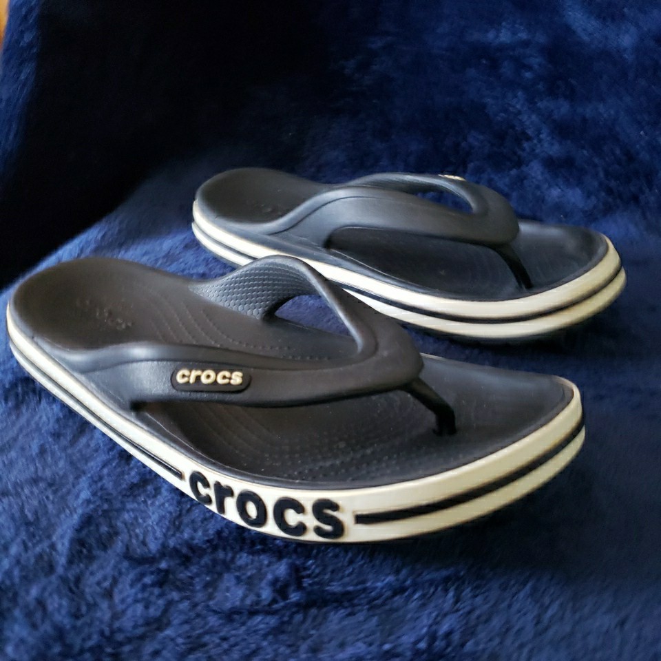 Crocs Navy Bayaband Flipflop Unisex size 6 Woman / 4 Mens Flip Flop Thong Sandal