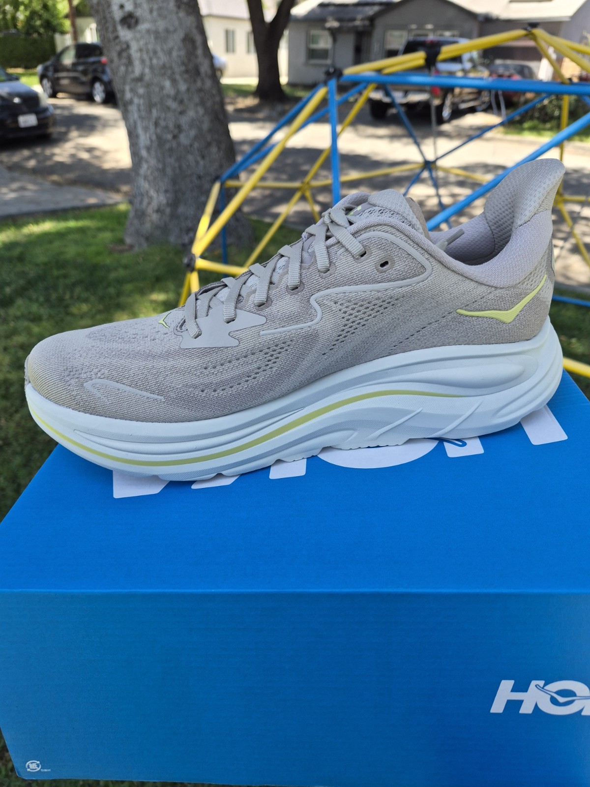 Hoka Mens Clifton 10 (D) Yellow/Beige