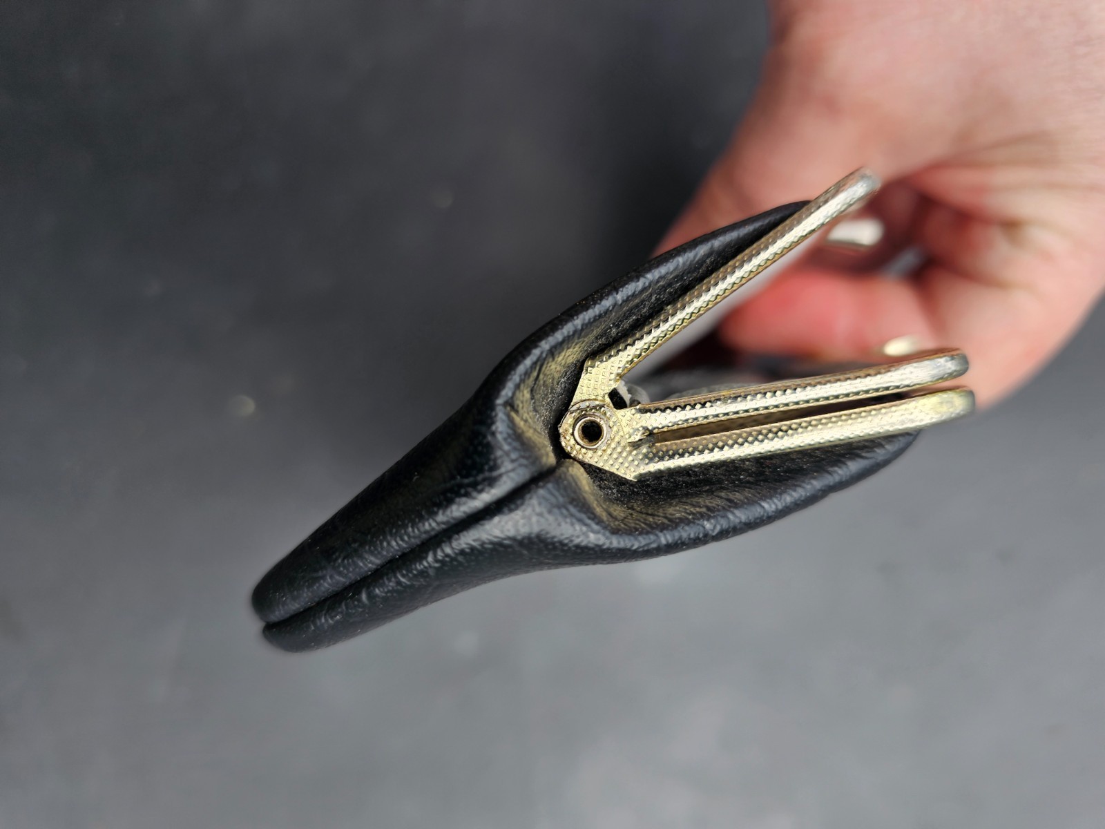 Vintage Black Leather Double Kiss Lock Coin Purse Change Purse w/ Zipper Pocket