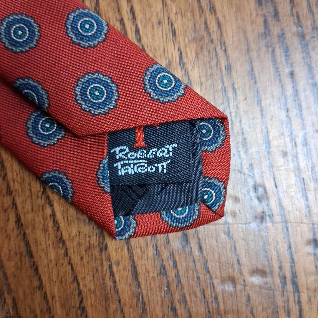 Robert Talbott Silk Tie Red Medallion Foulard Hand Sewn England USA 3.25 in Wide