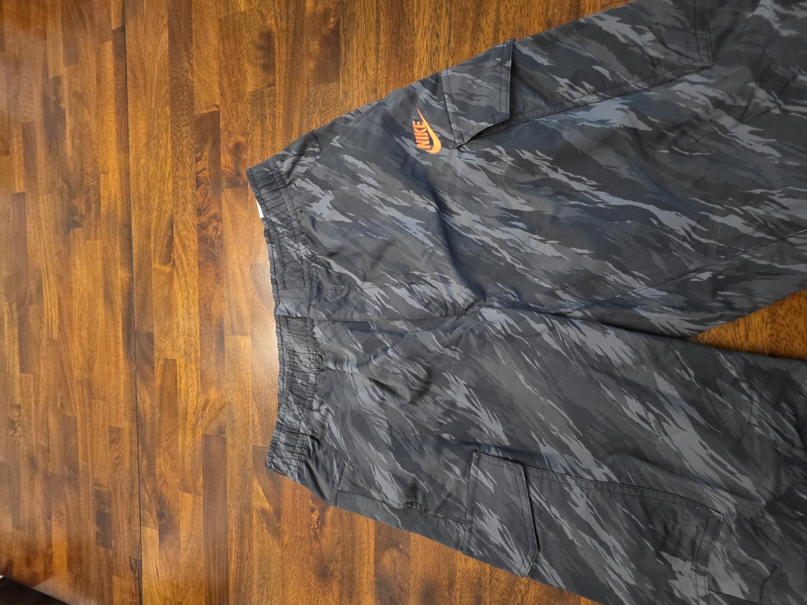 nike cargo pants camo black grey gray orange anthracite large womens