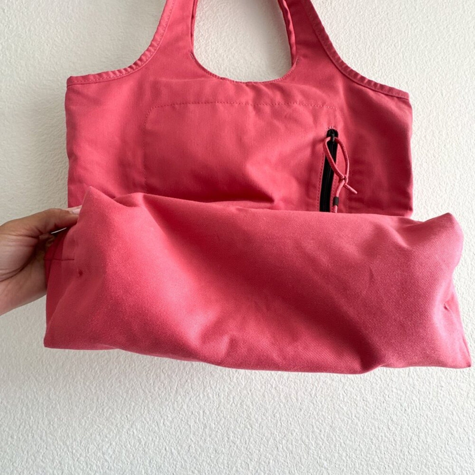 Crumpler the Relish Zipper Tote bag Salmon Pink Travel