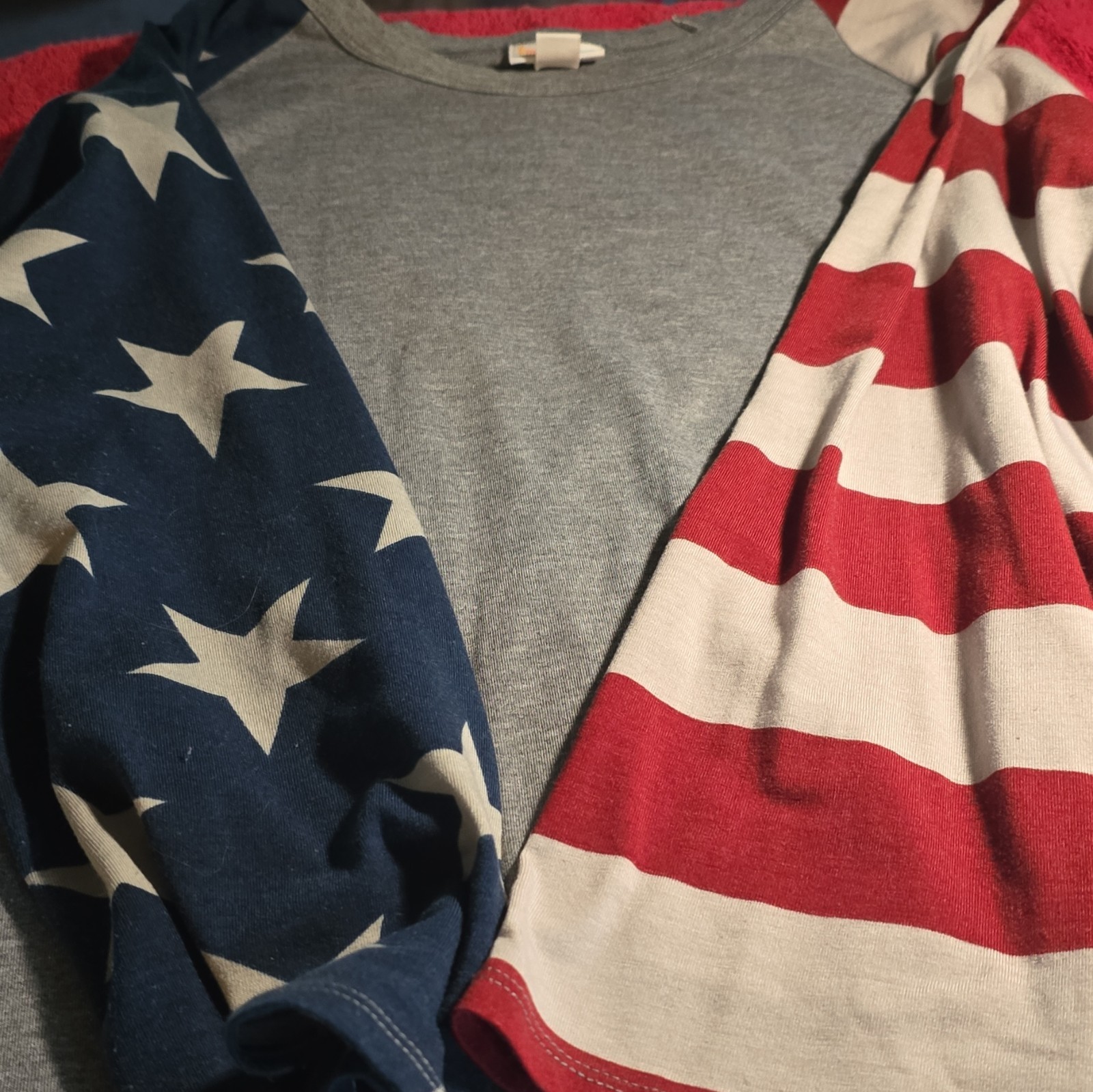 LuLaRoe Women’s Gray Raglan Long Sleeve American Flag Crew Neck Tee M