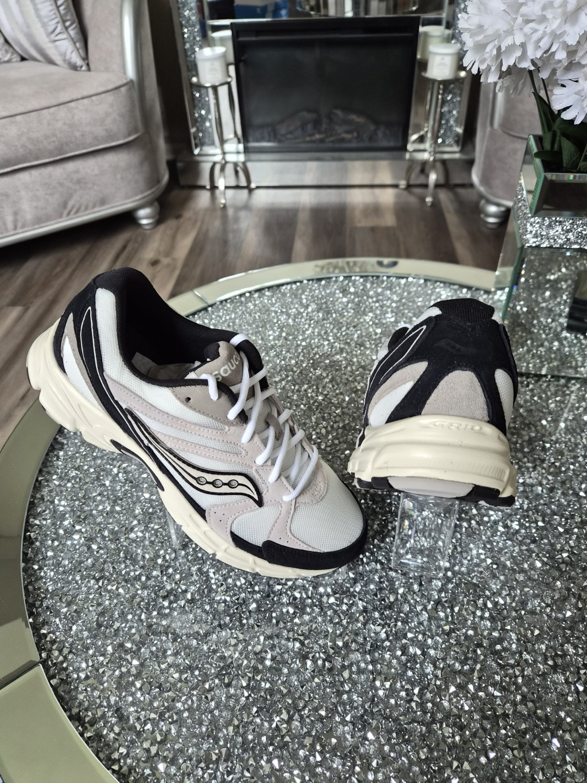 NIB SAUCONY RIDE MILLENNIUM WHITE/BLACK SIZE 9.5