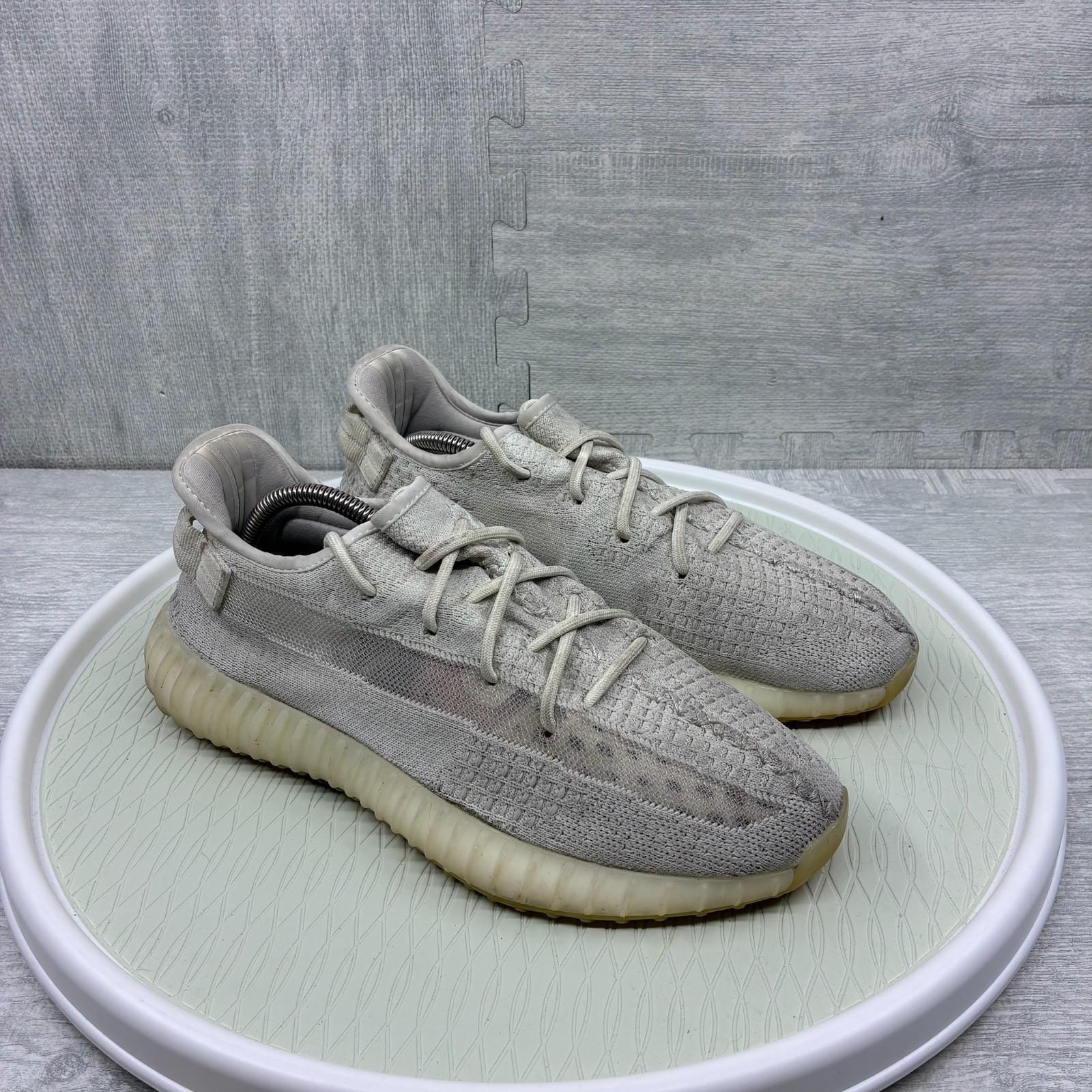 Size 10 – adidas Yeezy Boost 350 V2 Low Bone No Box